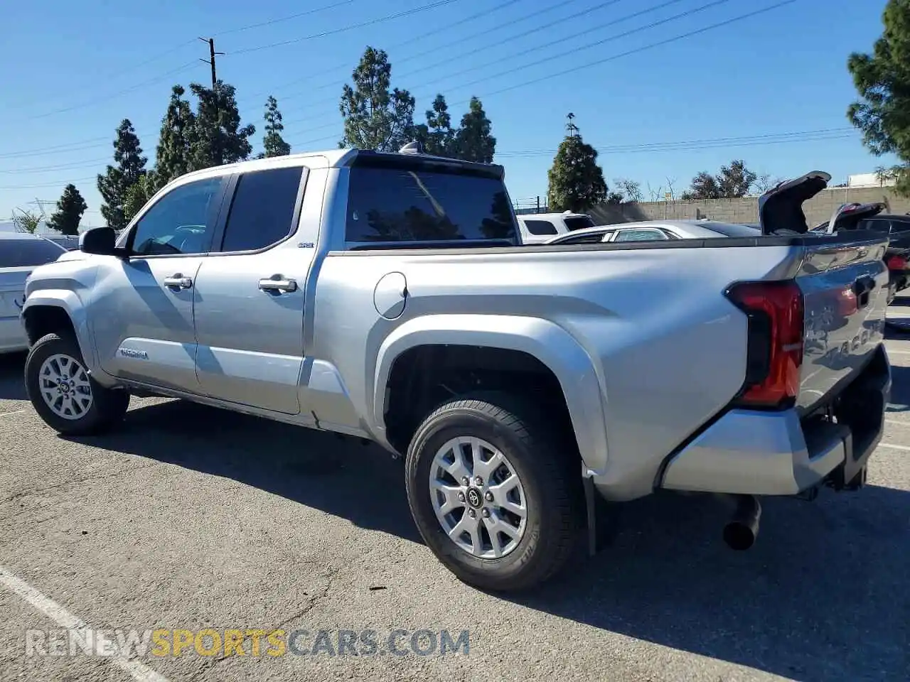 2 fotografías del automóvil dañado 3TMKB5FN8RM002429 TOYOTA TACOMA 2024