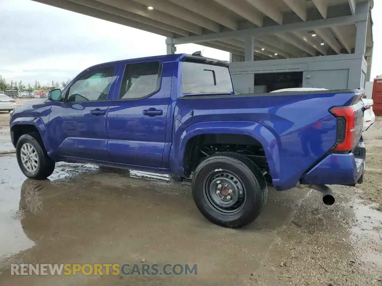 2 fotografías del automóvil dañado 3TMKB5FN8RM004052 TOYOTA TACOMA 2024