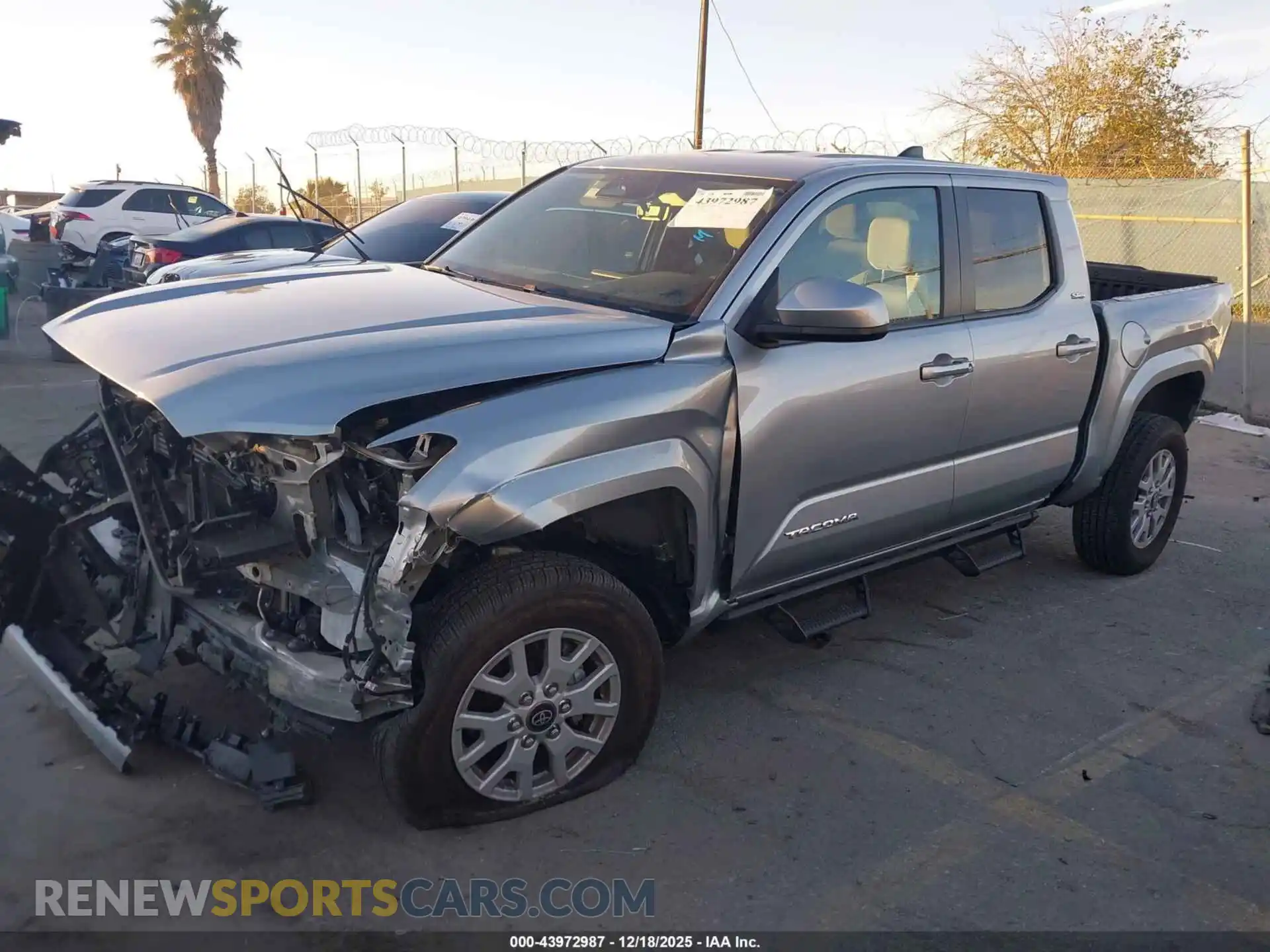 2 fotografías del automóvil dañado 3TMKB5FN8RM006433 TOYOTA TACOMA 2024
