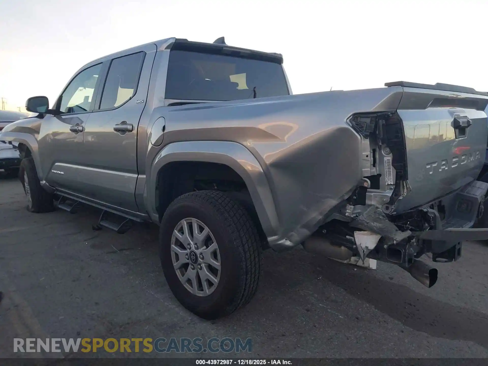 3 fotografías del automóvil dañado 3TMKB5FN8RM006433 TOYOTA TACOMA 2024