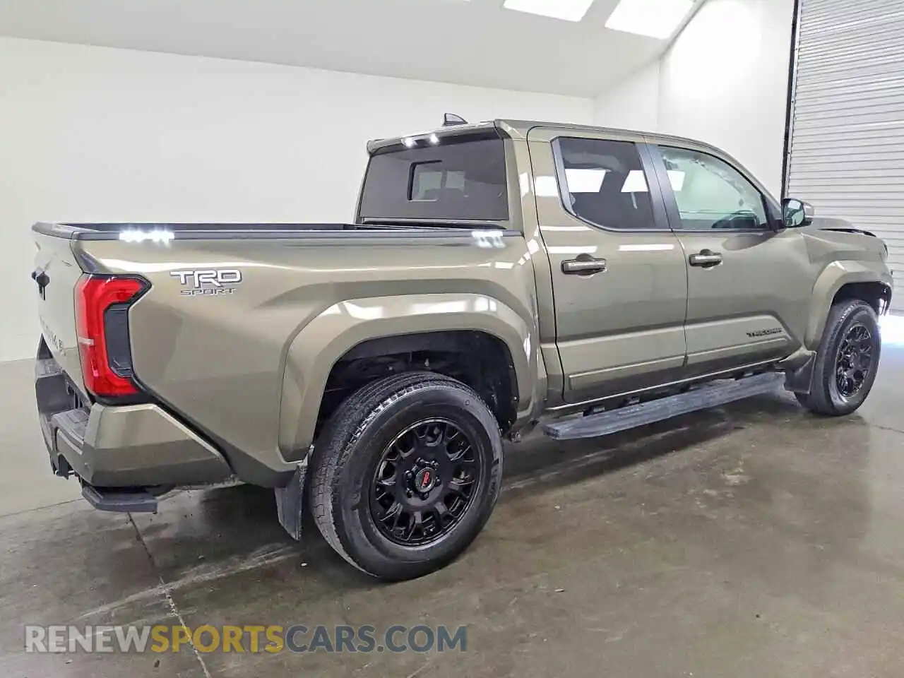 3 Фотография поврежденного автомобиля 3TMKB5FN9RM011737 TOYOTA TACOMA 2024