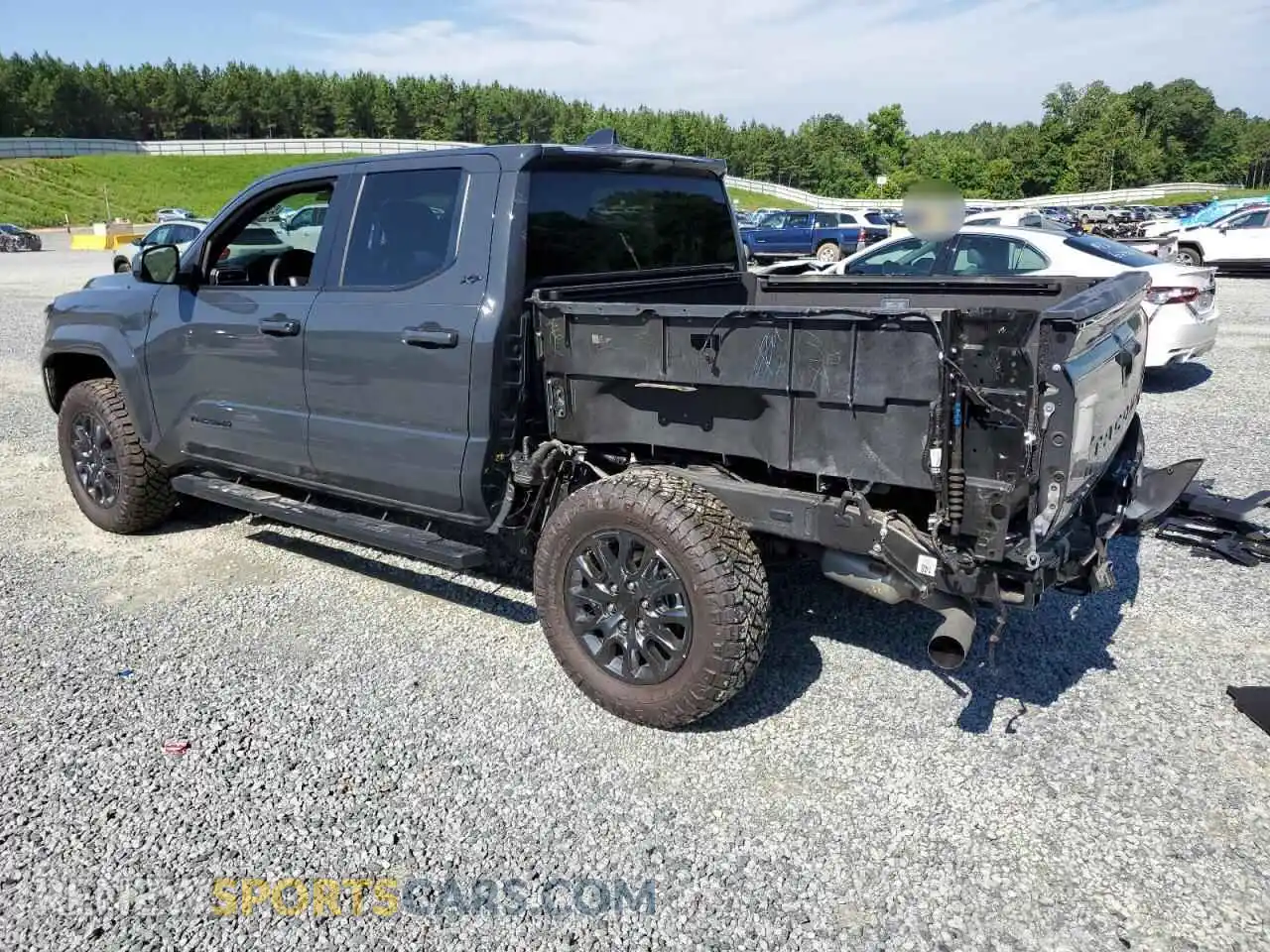 2 fotografías del automóvil dañado 3TYKB5FN2RT011096 TOYOTA TACOMA 2024