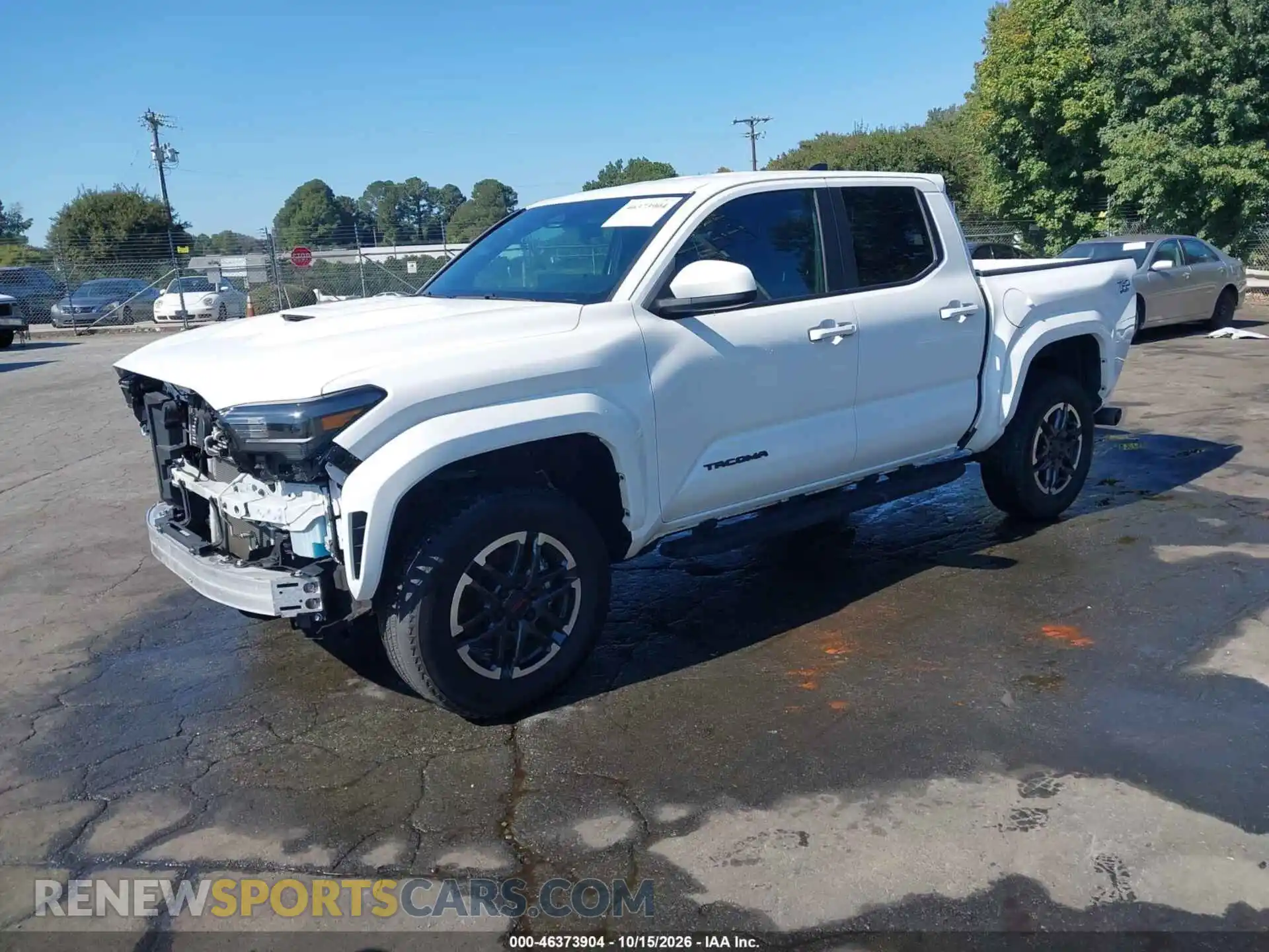 2 fotografías del automóvil dañado 3TYKB5FN3RT008191 TOYOTA TACOMA 2024