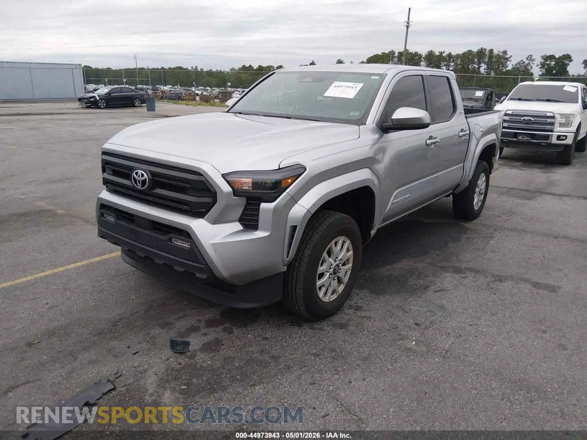 2 fotografías del automóvil dañado 3TYKB5FN3RT013004 TOYOTA TACOMA 2024