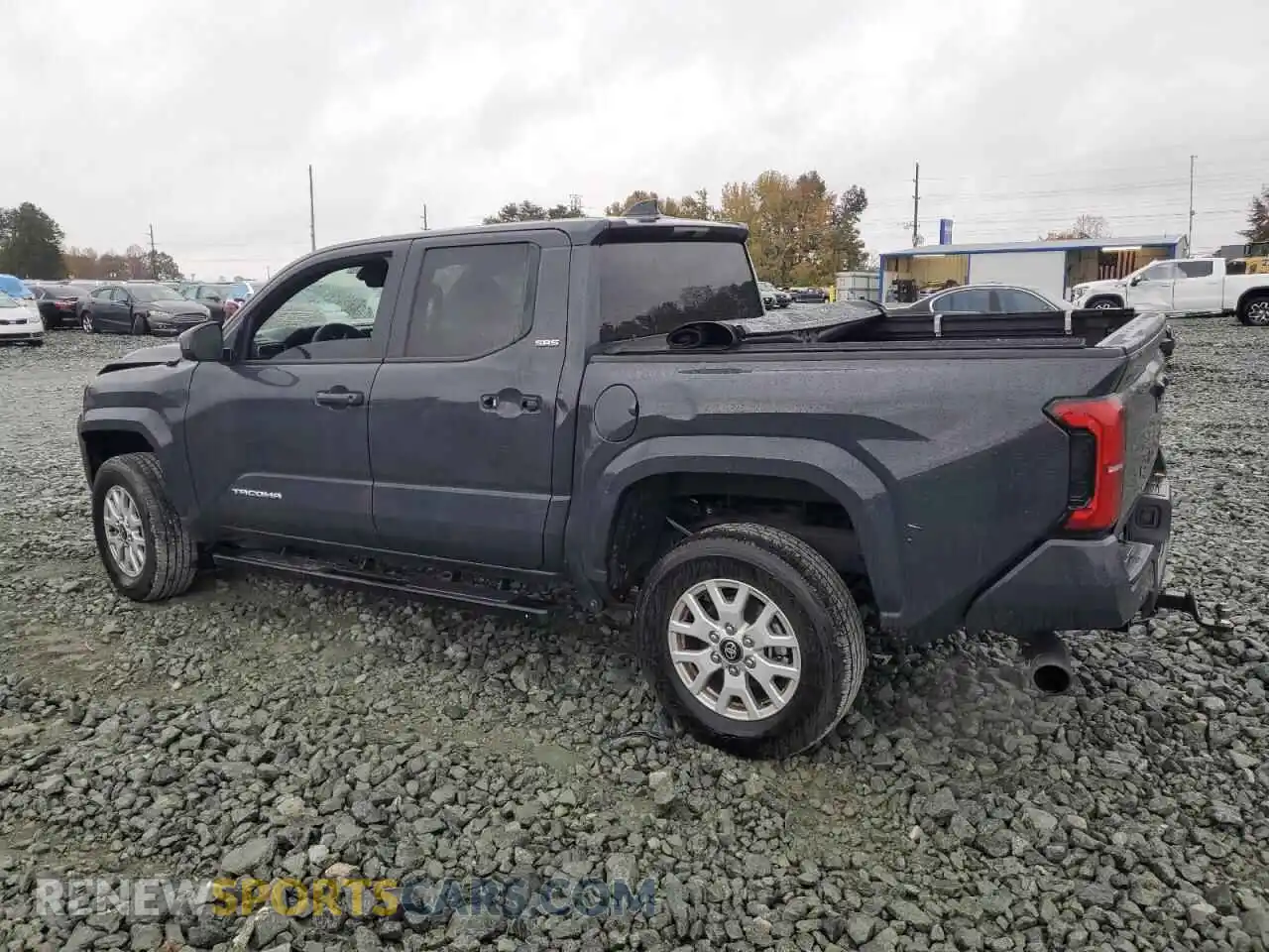 2 fotografías del automóvil dañado 3TYKB5FN4RT012461 TOYOTA TACOMA 2024