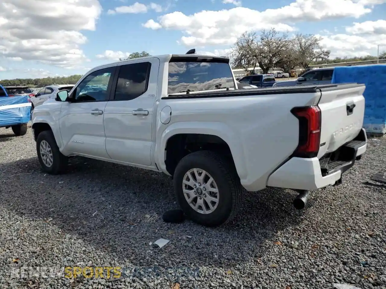 2 fotografías del automóvil dañado 3TMKB5FN3SM028281 TOYOTA TACOMA 2025