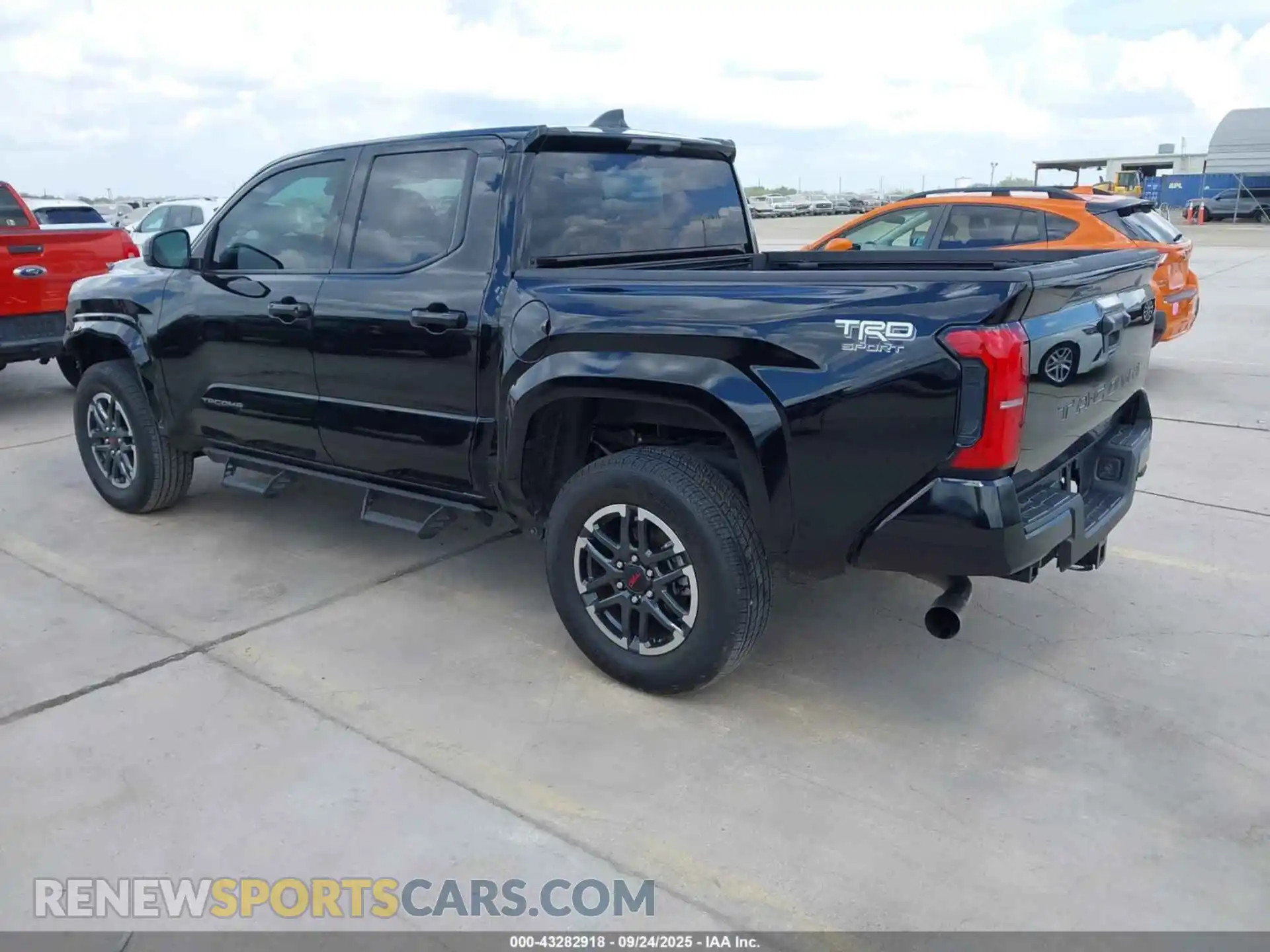 3 Фотография поврежденного автомобиля 3TMKB5FN3SM031763 TOYOTA TACOMA 2025