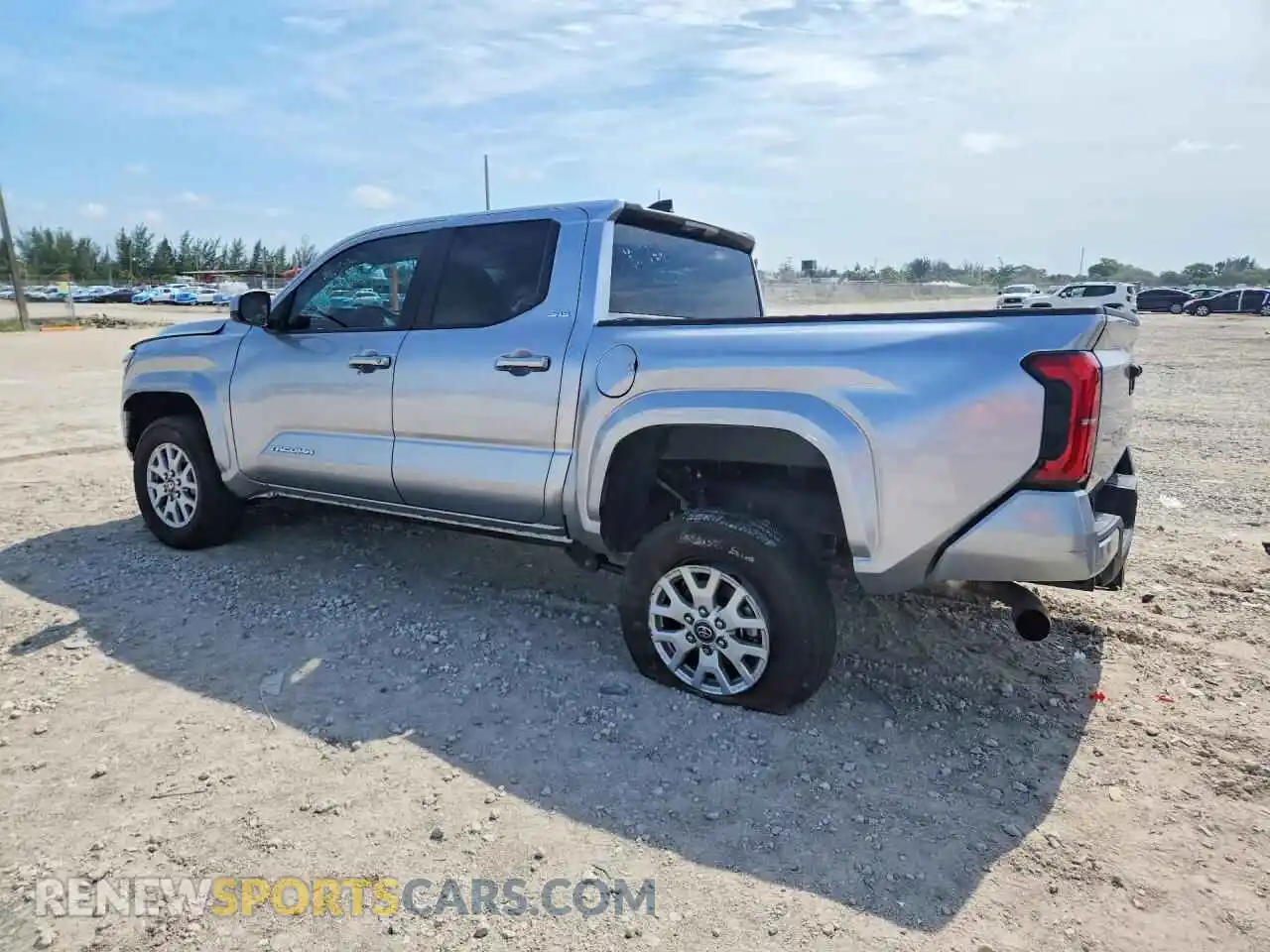 2 fotografías del automóvil dañado 3TMKB5FN3SM041838 TOYOTA TACOMA 2025