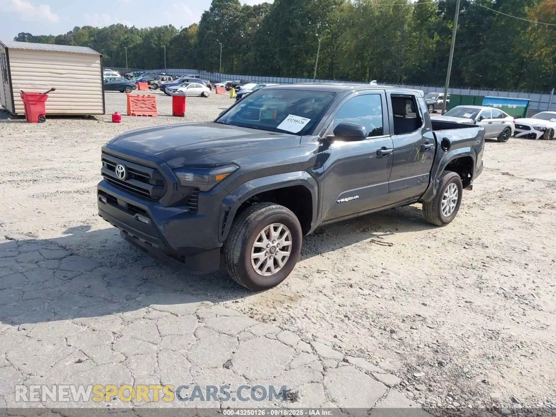2 fotografías del automóvil dañado 3TMKB5FN4SM034509 TOYOTA TACOMA 2025