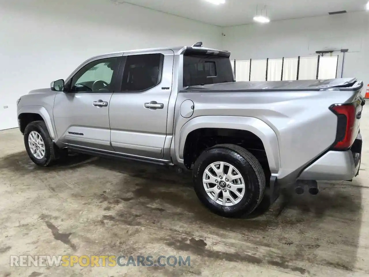 2 fotografías del automóvil dañado 3TMKB5FN4SM044019 TOYOTA TACOMA 2025