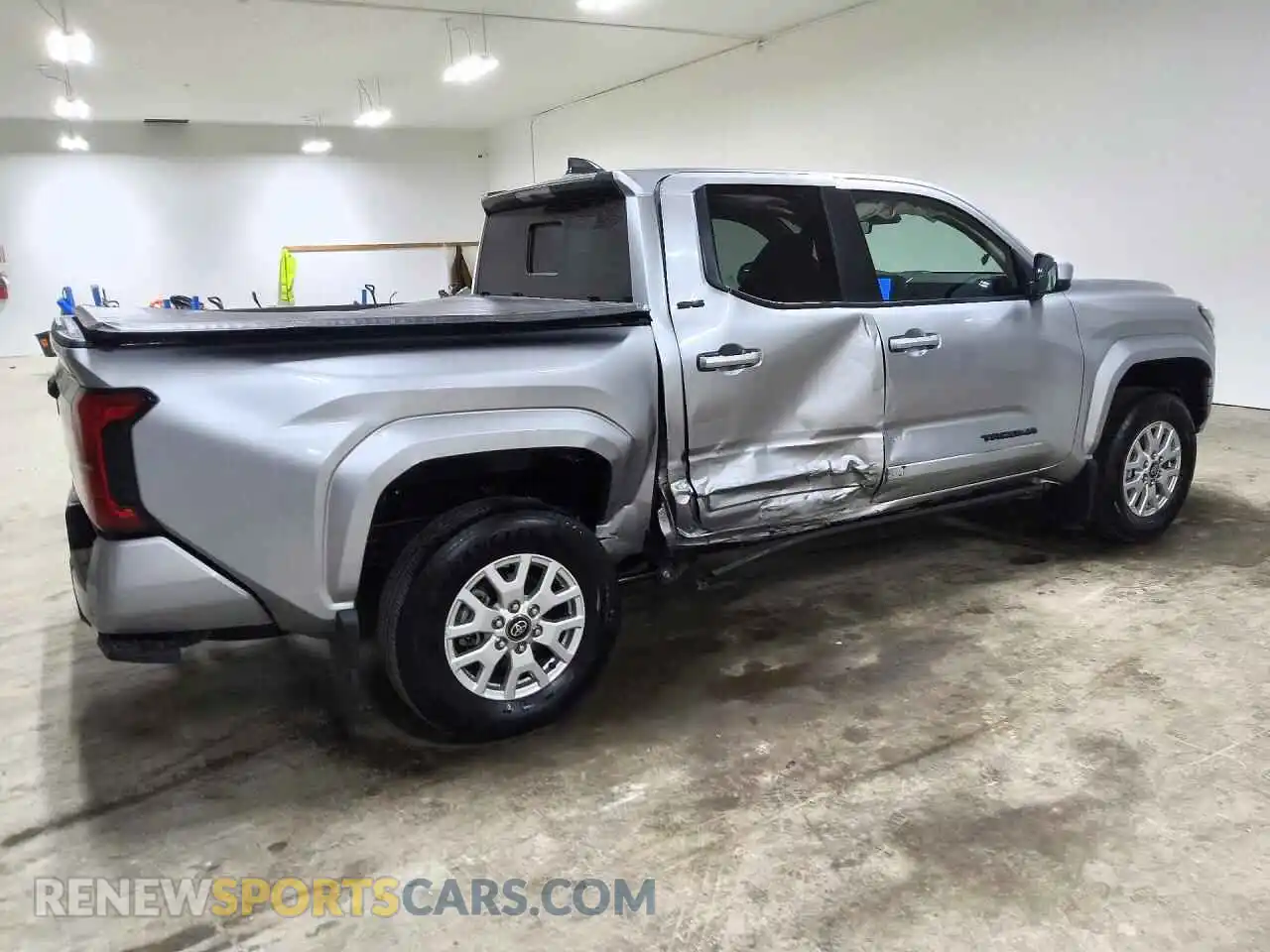 3 fotografías del automóvil dañado 3TMKB5FN4SM044019 TOYOTA TACOMA 2025