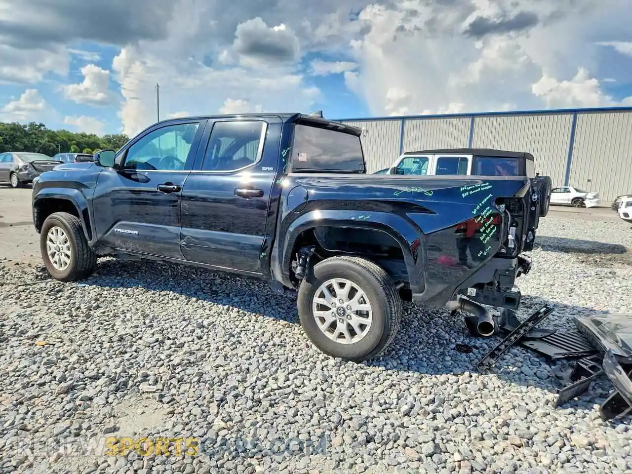 2 fotografías del automóvil dañado 3TMKB5FN5SM041050 TOYOTA TACOMA 2025