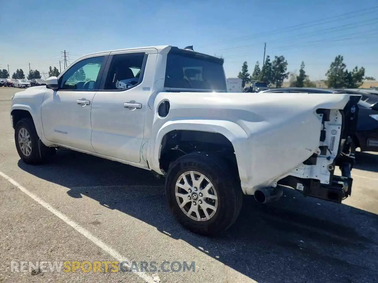 2 fotografías del automóvil dañado 3TMKB5FN8SM051815 TOYOTA TACOMA 2025