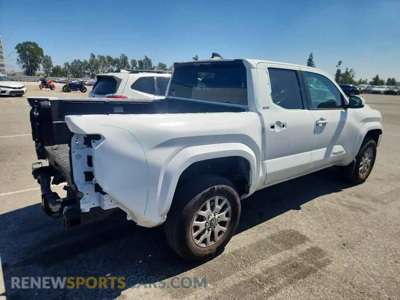 3 fotografías del automóvil dañado 3TMKB5FN8SM051815 TOYOTA TACOMA 2025