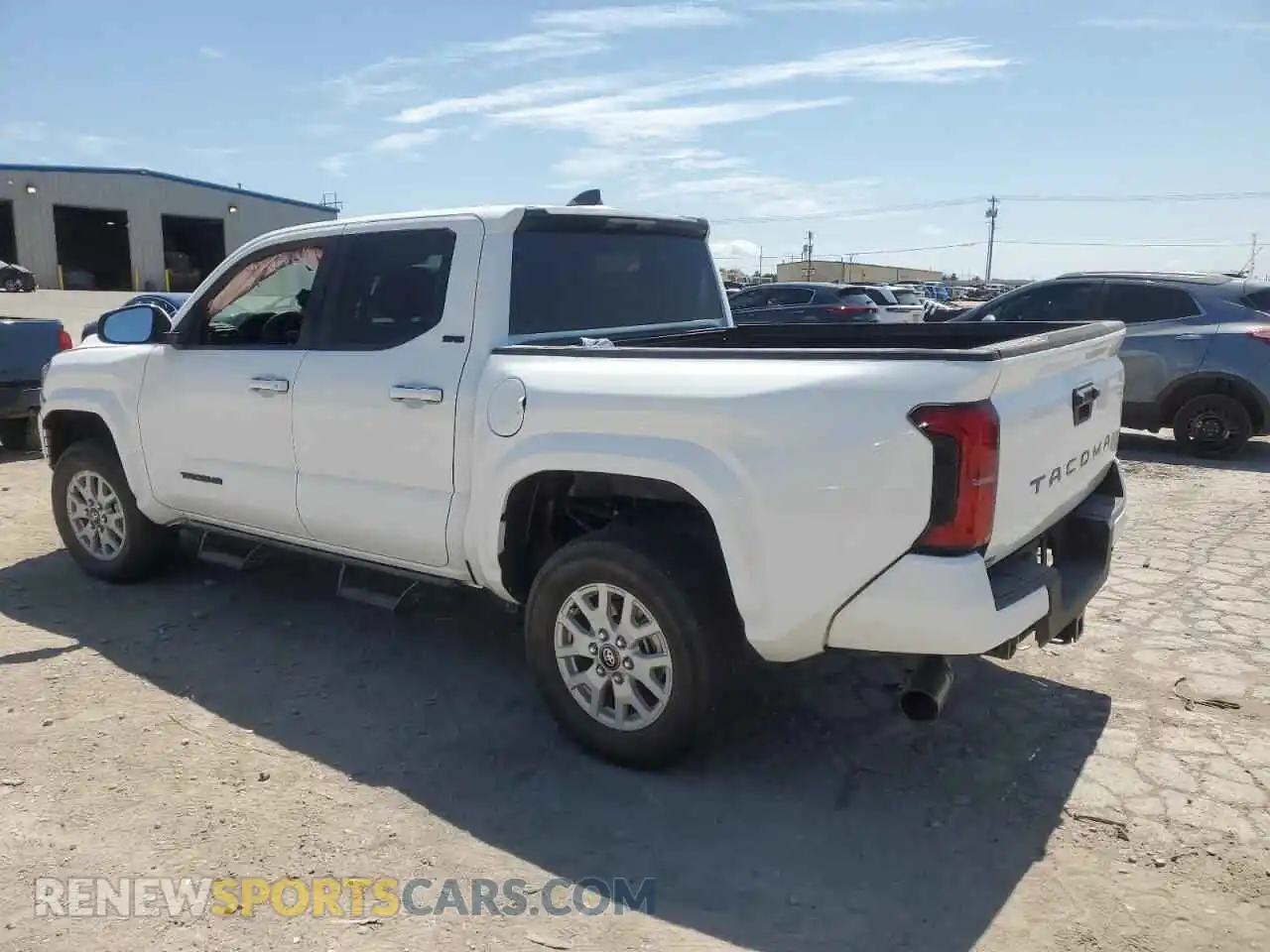 2 fotografías del automóvil dañado 3TMKB5FN9SM026079 TOYOTA TACOMA 2025