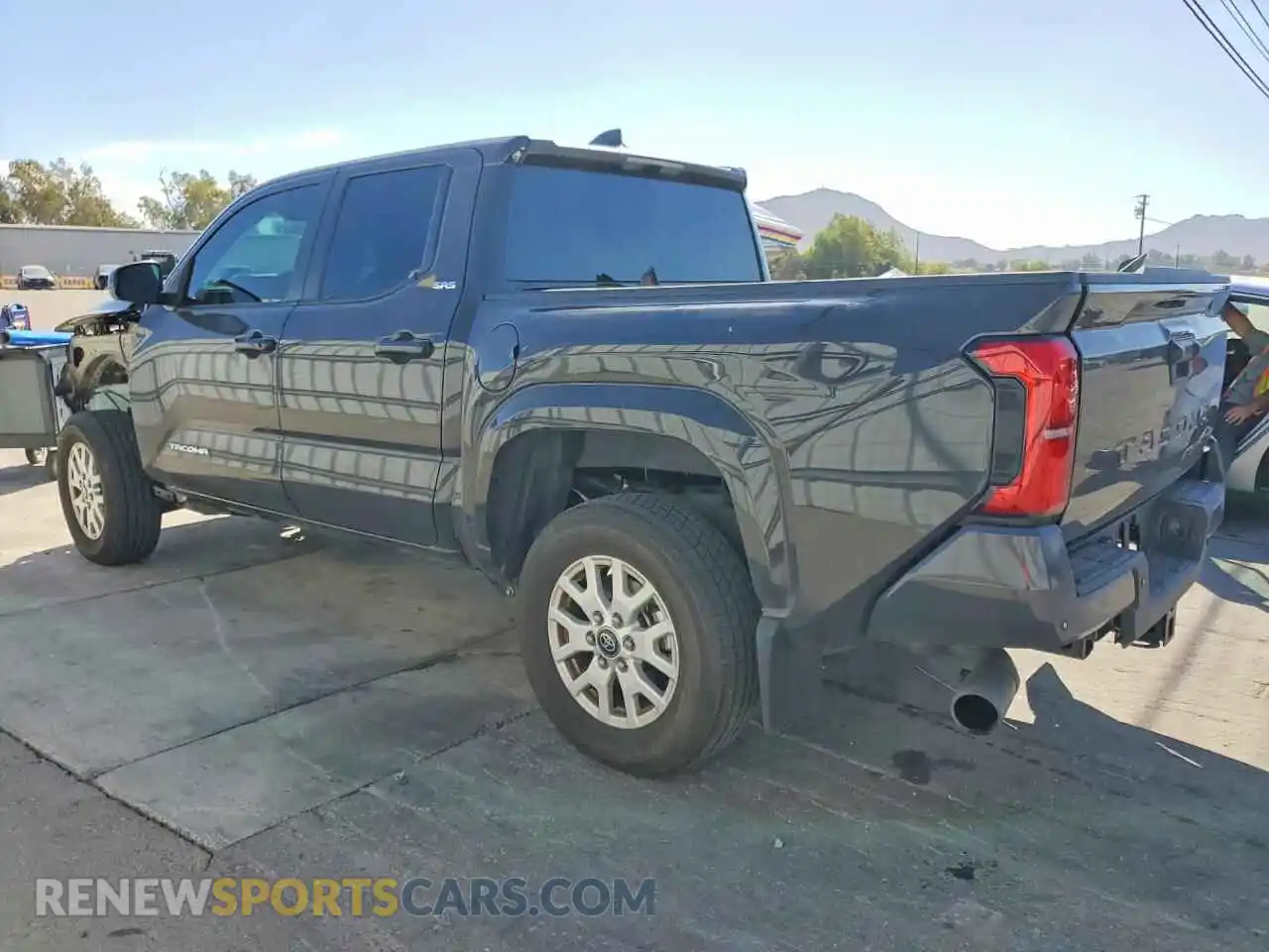 2 fotografías del automóvil dañado 3TMKB5FNXSM033123 TOYOTA TACOMA 2025