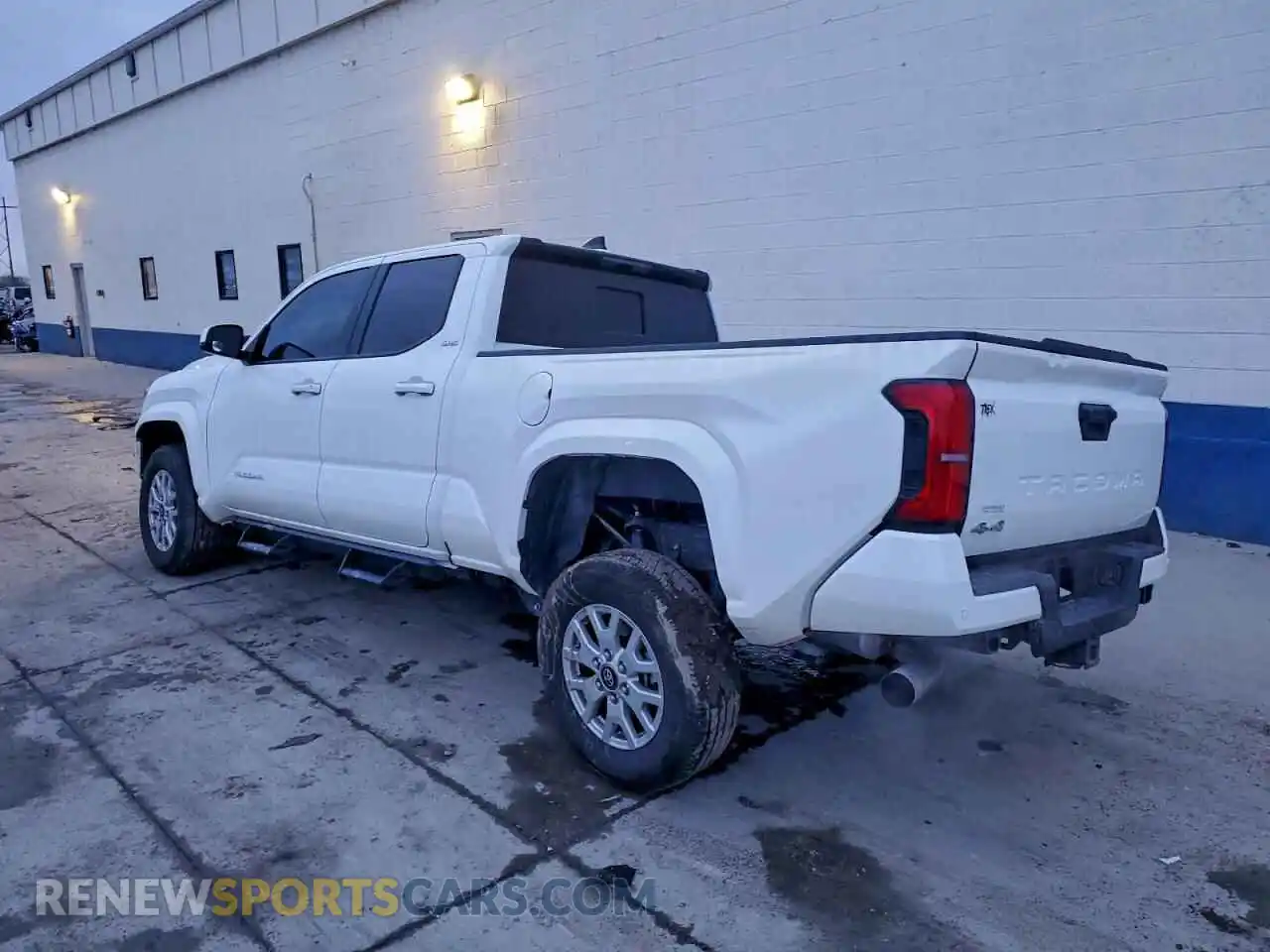 2 fotografías del automóvil dañado 3TMLB5JN9SM169092 TOYOTA TACOMA 2025