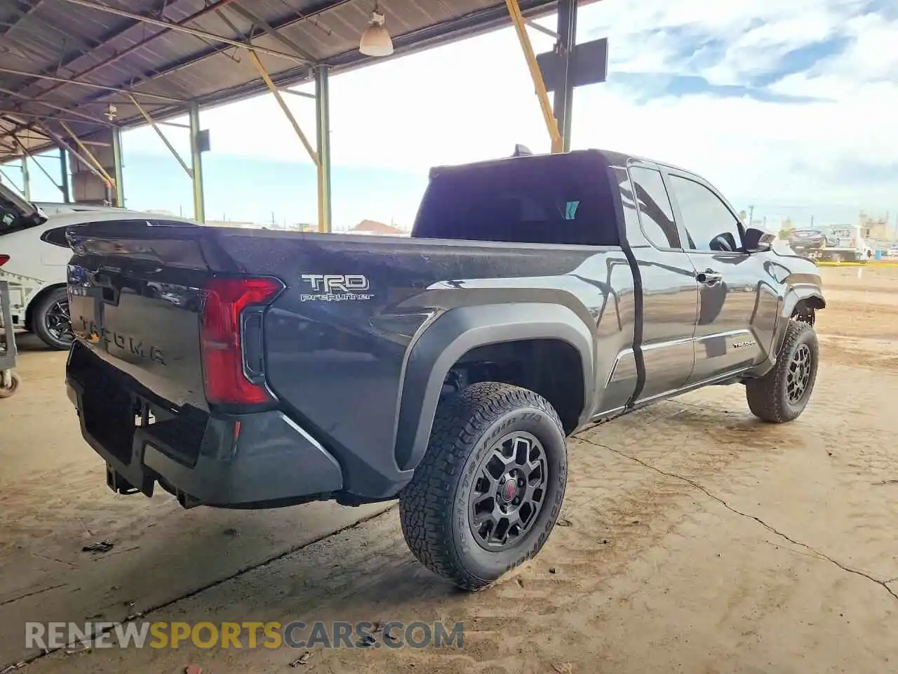 3 Фотография поврежденного автомобиля 3TYJBAFN2ST015949 TOYOTA TACOMA 2025