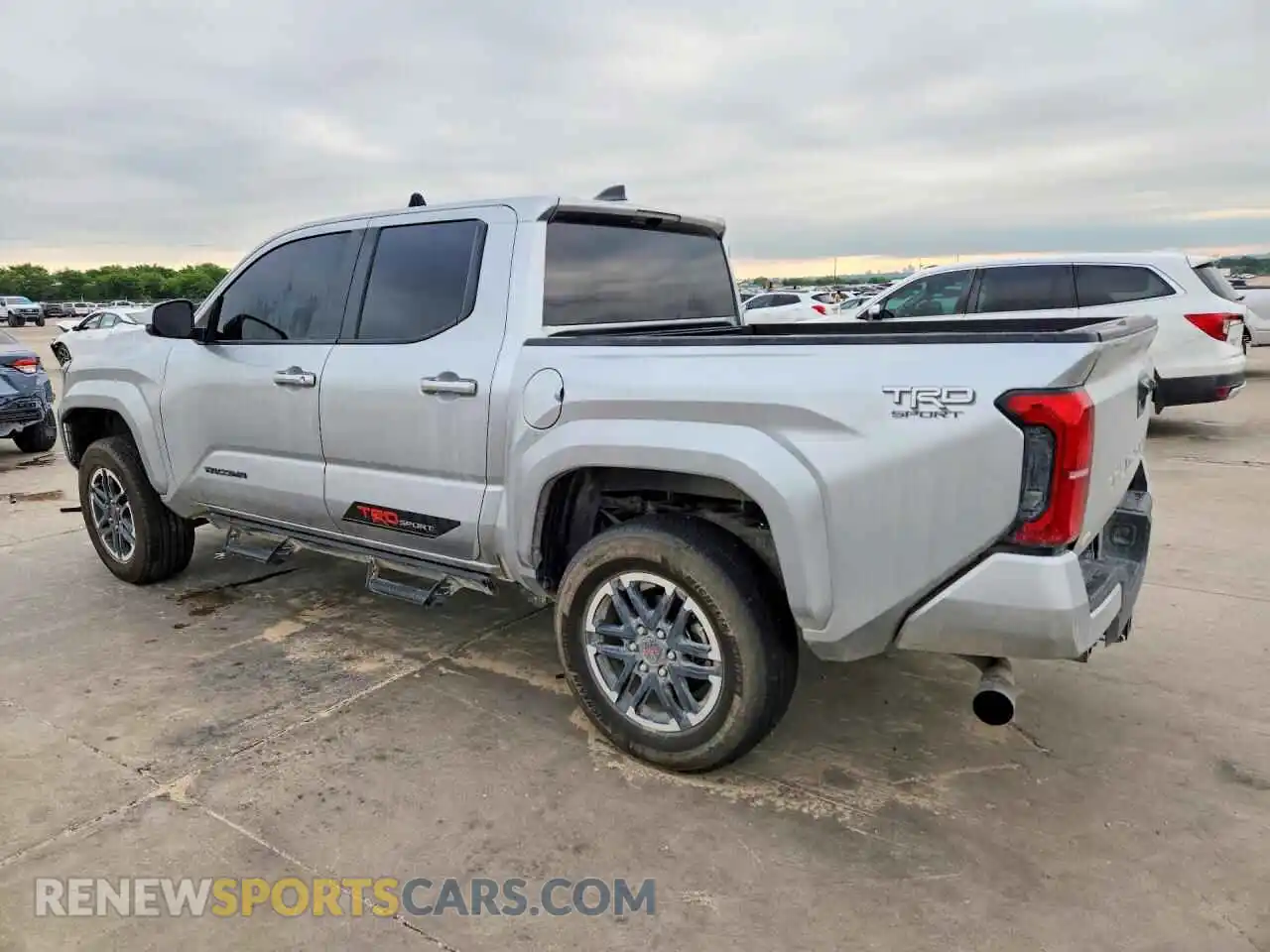 2 fotografías del automóvil dañado 3TYKB5FN0ST017646 TOYOTA TACOMA 2025