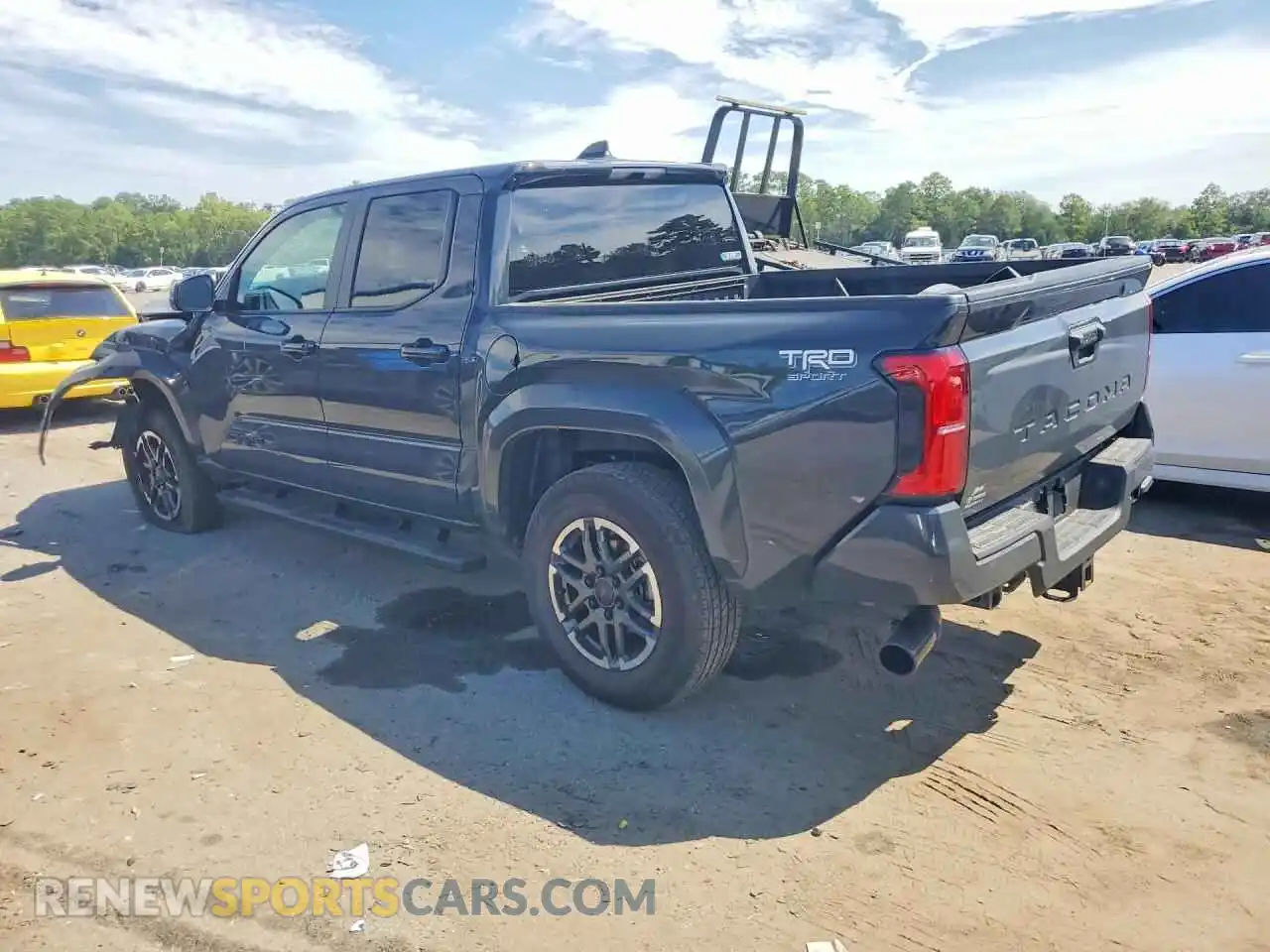2 fotografías del automóvil dañado 3TYKB5FN1ST026906 TOYOTA TACOMA 2025