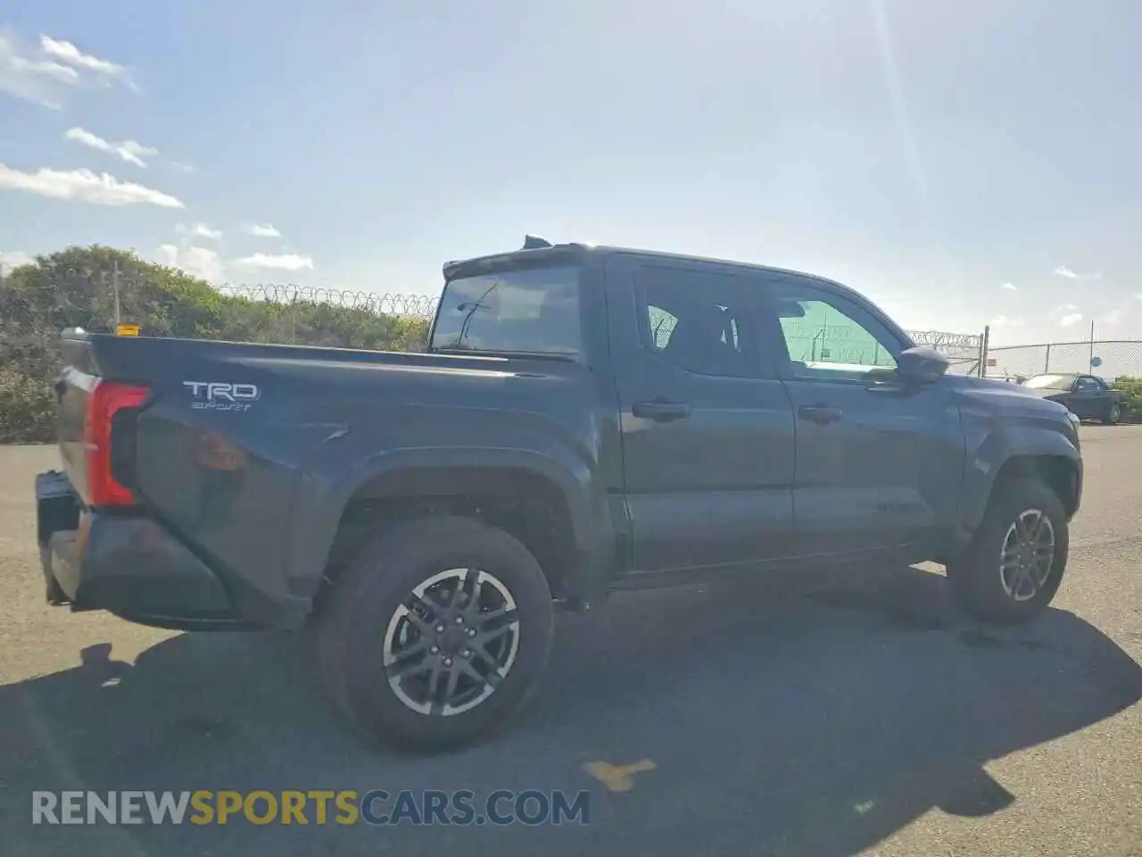 3 fotografías del automóvil dañado 3TYKB5FN4ST016242 TOYOTA TACOMA 2025