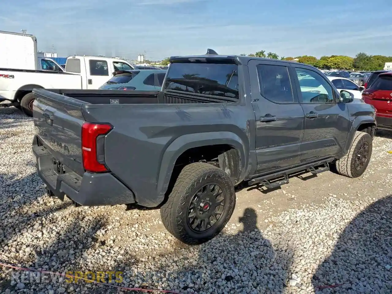 3 Фотография поврежденного автомобиля 3TYKB5FN5ST028660 TOYOTA TACOMA 2025