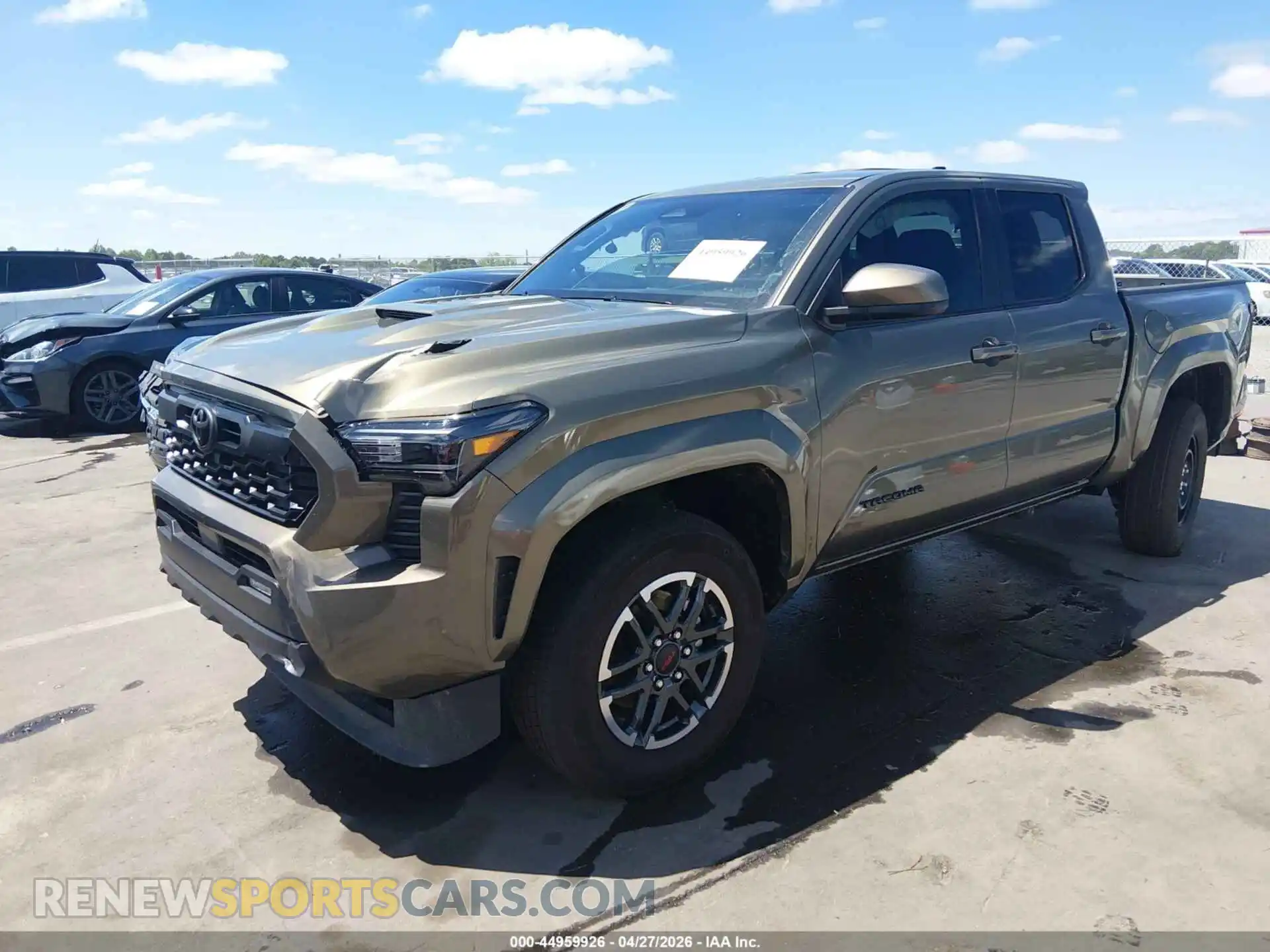 2 fotografías del automóvil dañado 3TYKB5FN7ST024769 TOYOTA TACOMA 2025