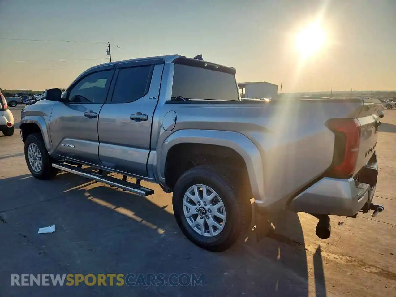 2 fotografías del automóvil dañado 3TYKB5FN8ST019094 TOYOTA TACOMA 2025