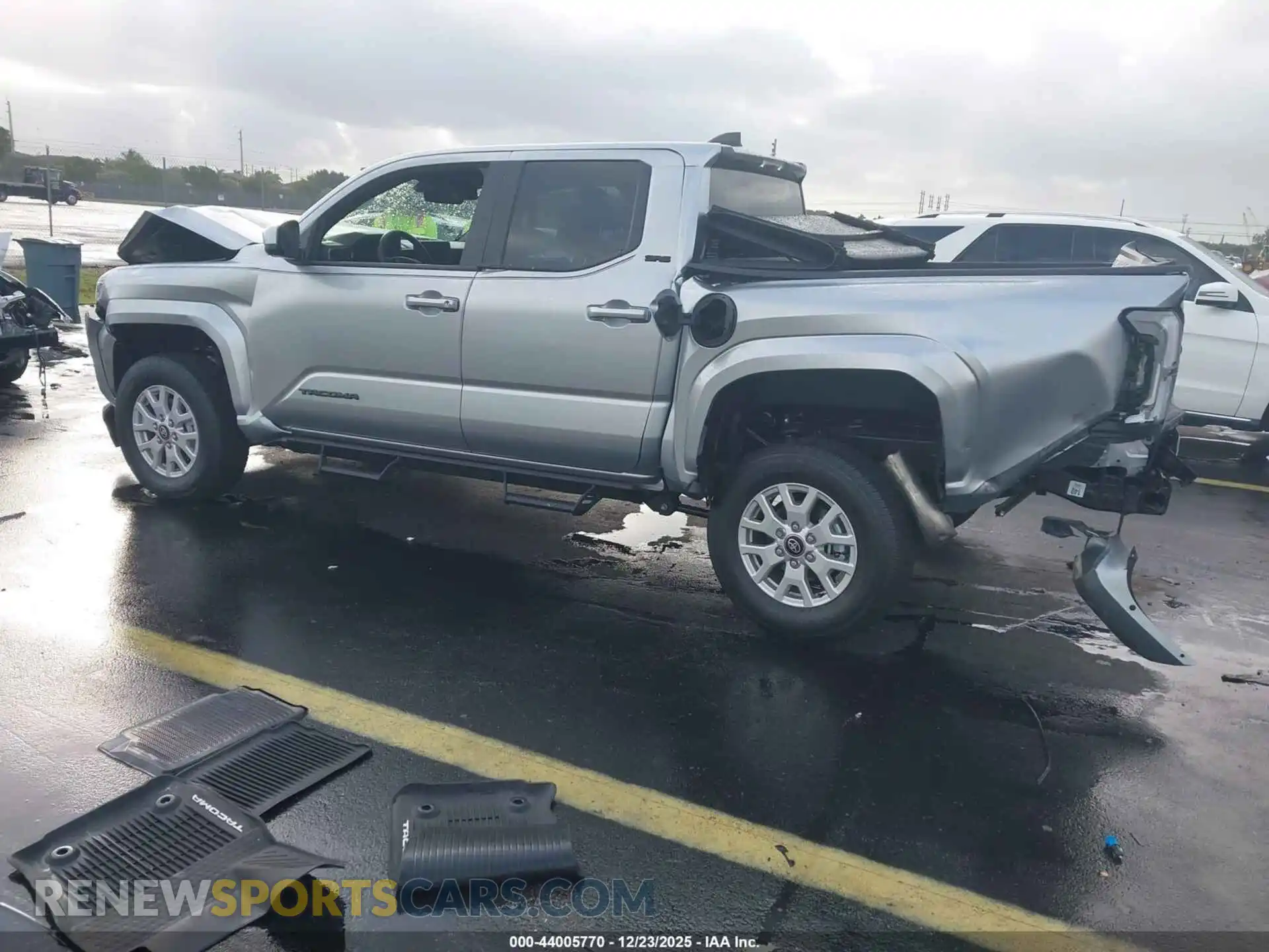 3 Photograph of a damaged car 3TYKB5FN9ST027897 TOYOTA TACOMA 2025