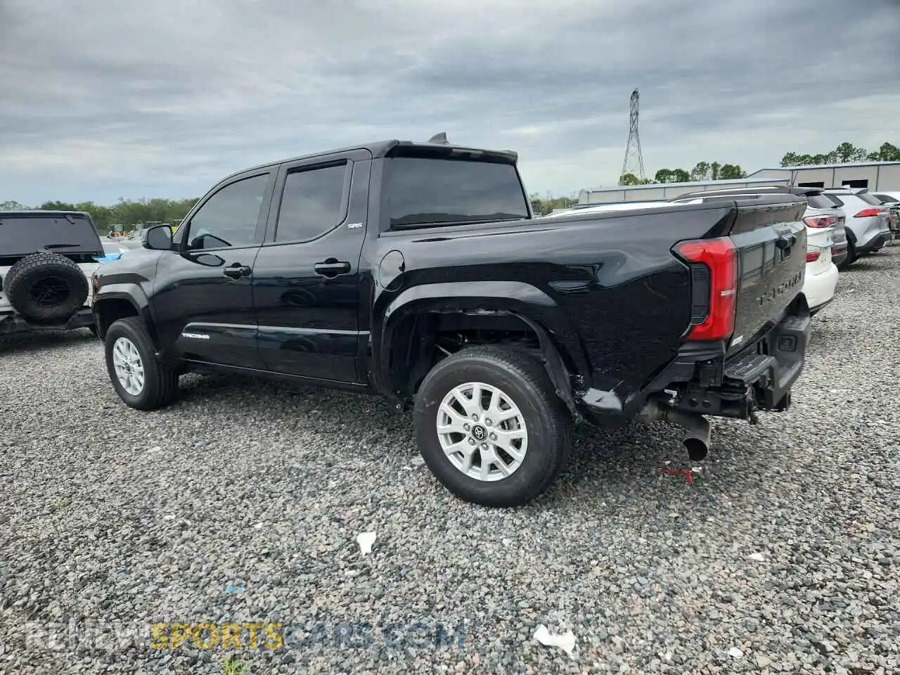 2 fotografías del automóvil dañado 3TYKB5FN9ST028385 TOYOTA TACOMA 2025