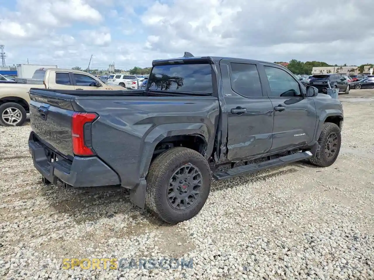 3 Фотография поврежденного автомобиля 3TMKB5FN2TM059880 TOYOTA TACOMA 2026