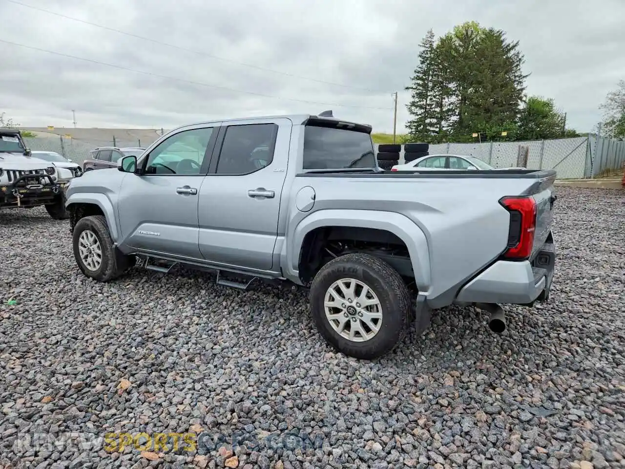 2 fotografías del automóvil dañado 3TMKB5FN3TM064585 TOYOTA TACOMA 2026
