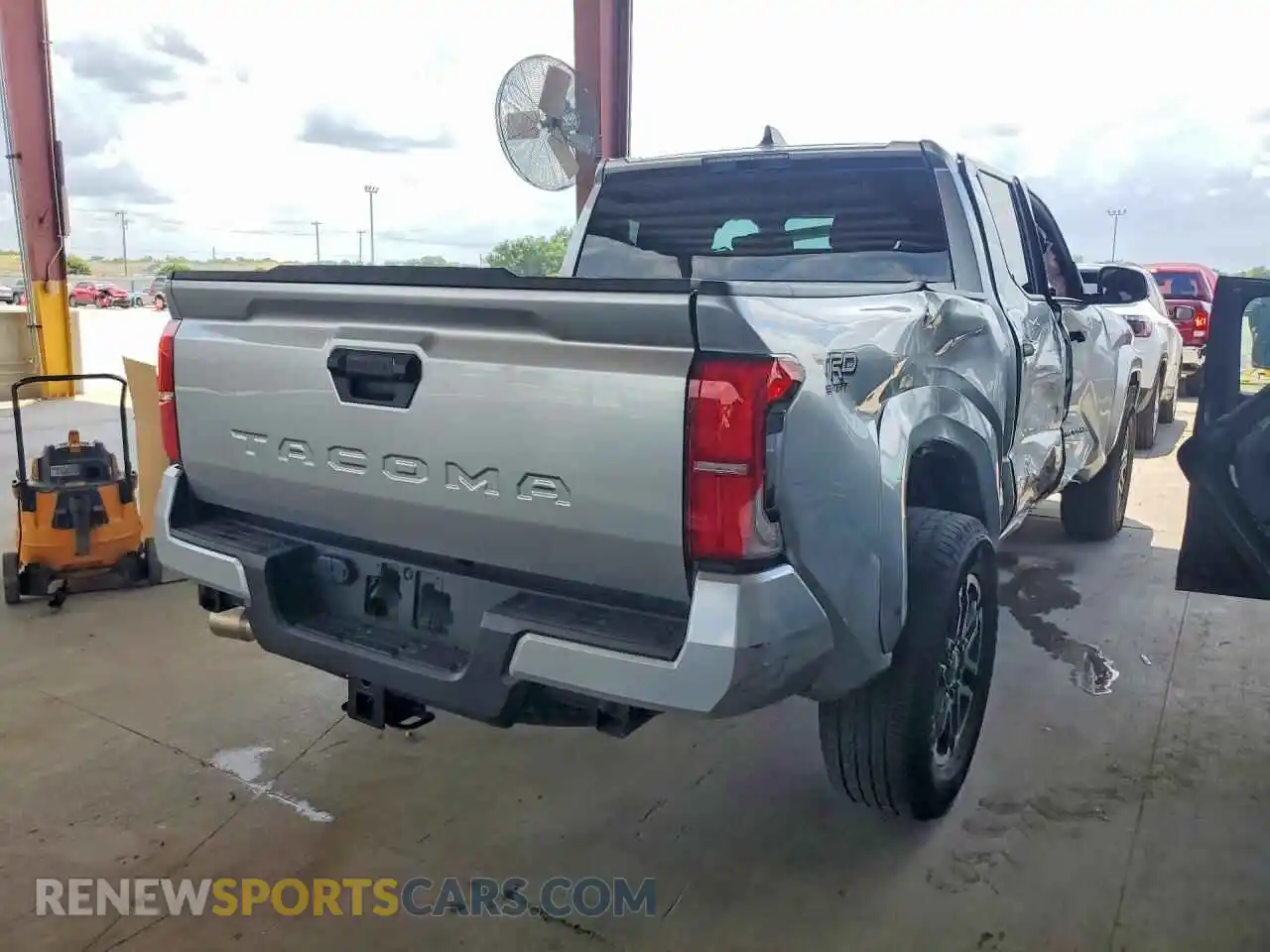 3 Фотография поврежденного автомобиля 3TMKB5FN5TM065527 TOYOTA TACOMA 2026