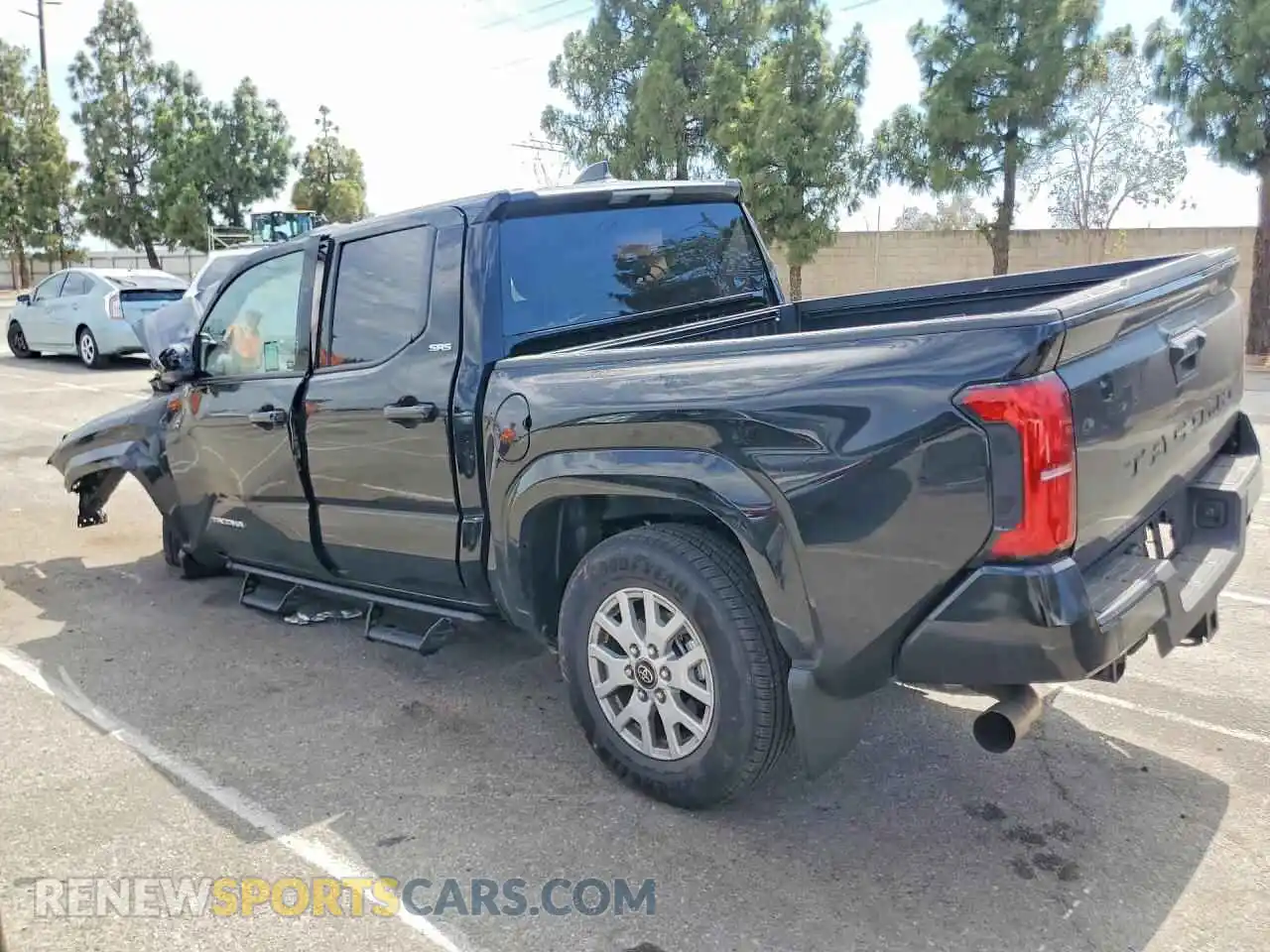 2 fotografías del automóvil dañado 3TMKB5FN6TM065990 TOYOTA TACOMA 2026