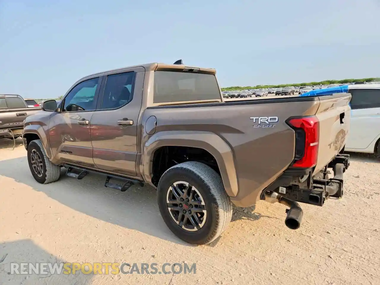 2 fotografías del automóvil dañado 3TMKB5FN6TM074575 TOYOTA TACOMA 2026