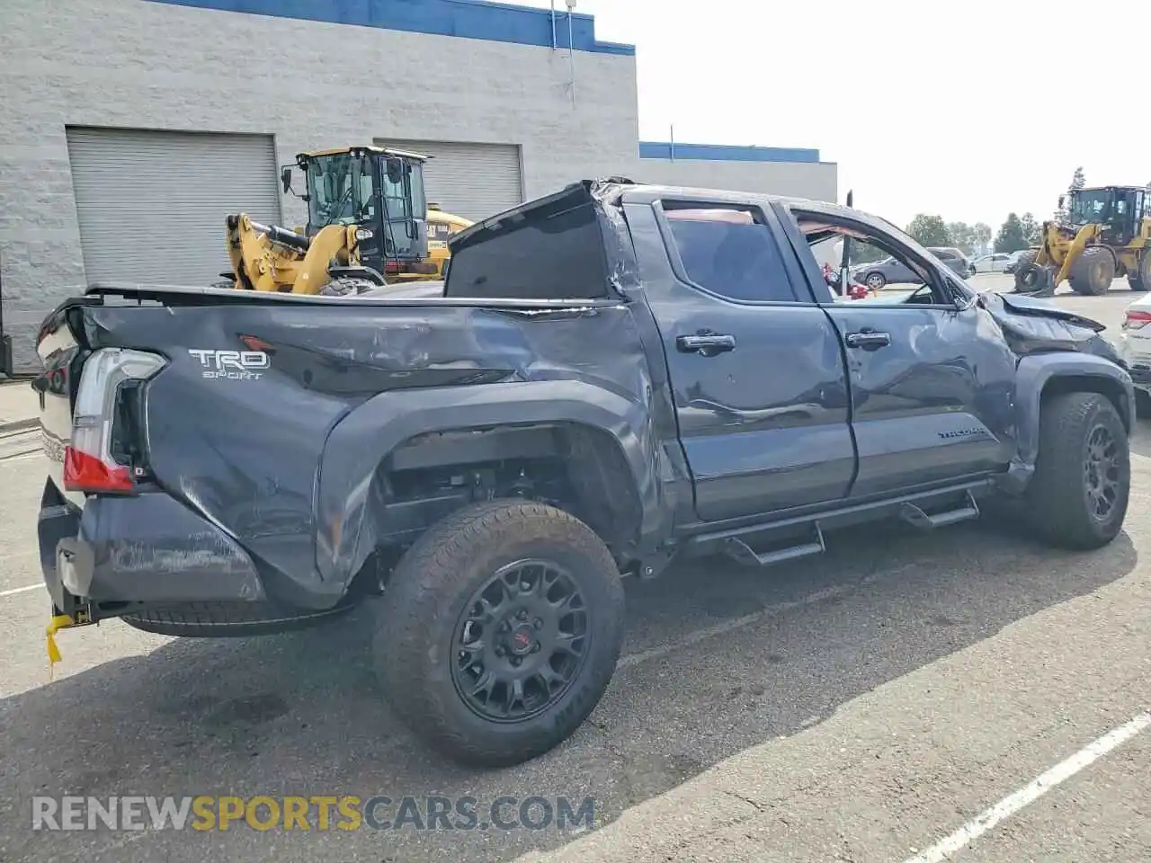 3 Фотография поврежденного автомобиля 3TMKB5FN8TM054571 TOYOTA TACOMA 2026