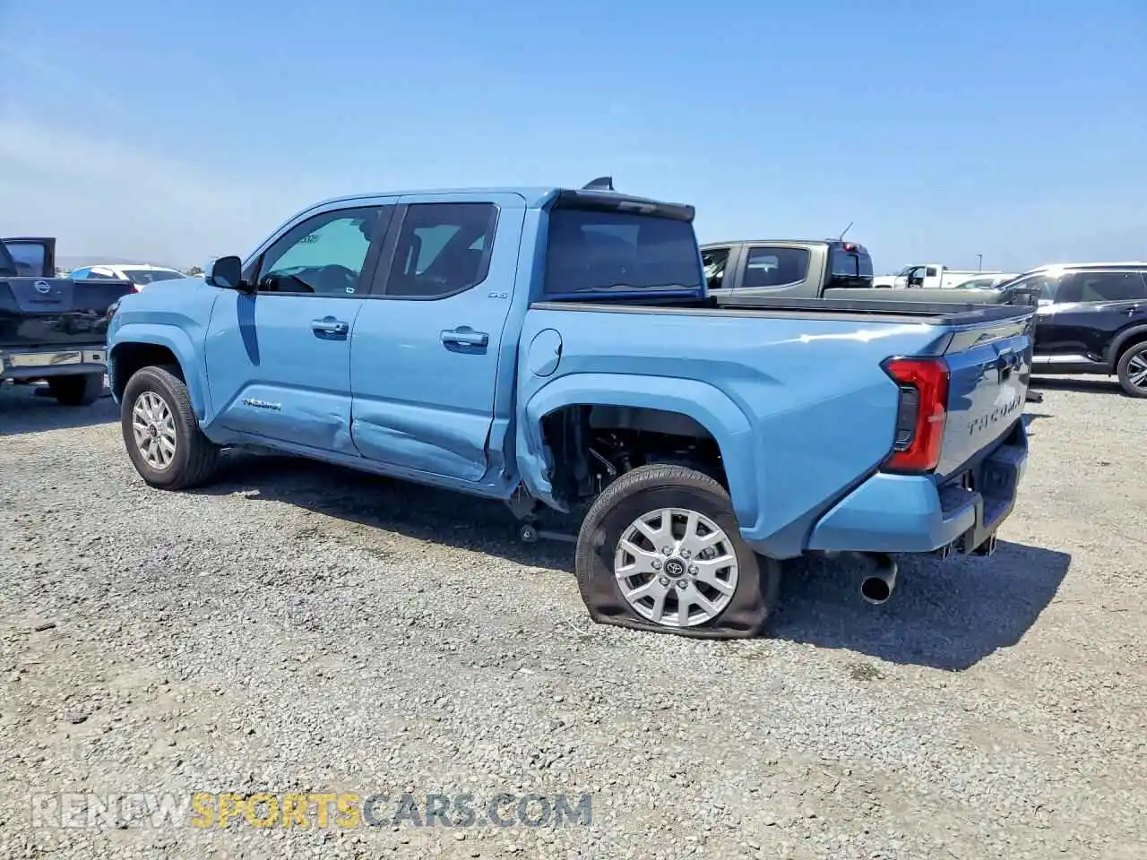 2 fotografías del automóvil dañado 3TMKB5FN8TM058927 TOYOTA TACOMA 2026