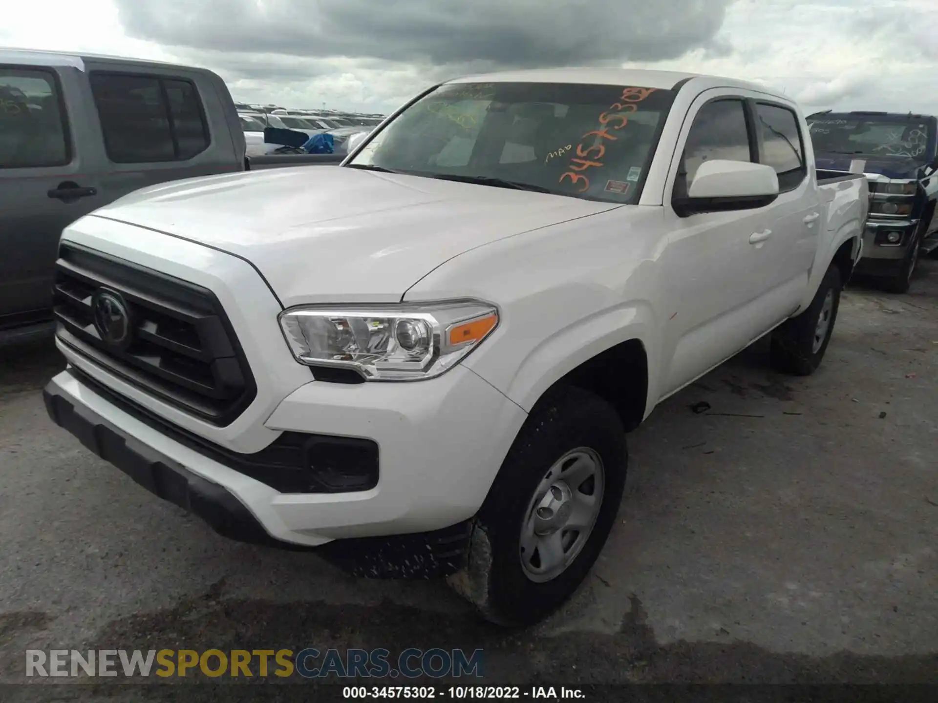 2 fotografías del automóvil dañado 3TYCZ5AN3MT051347 TOYOTA TACOMA 4WD 2021