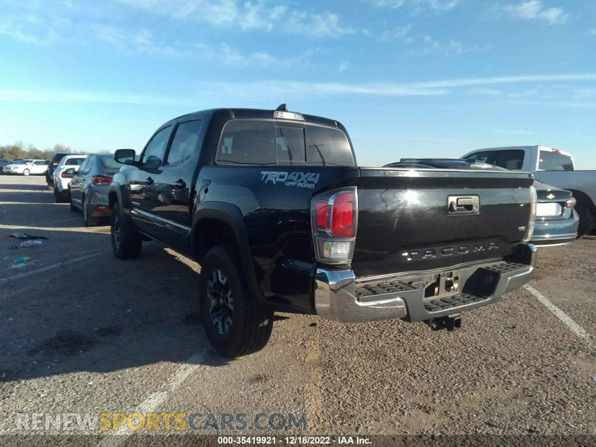 3 fotografías del automóvil dañado 5TFCZ5AN1MX268479 TOYOTA TACOMA 4WD 2021