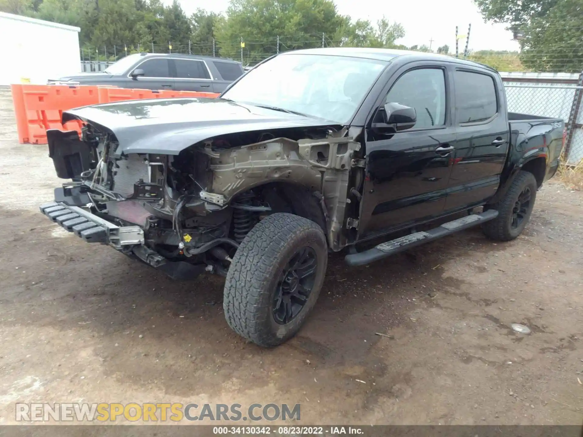 2 fotografías del automóvil dañado 5TFCZ5AN2MX282830 TOYOTA TACOMA 4WD 2021
