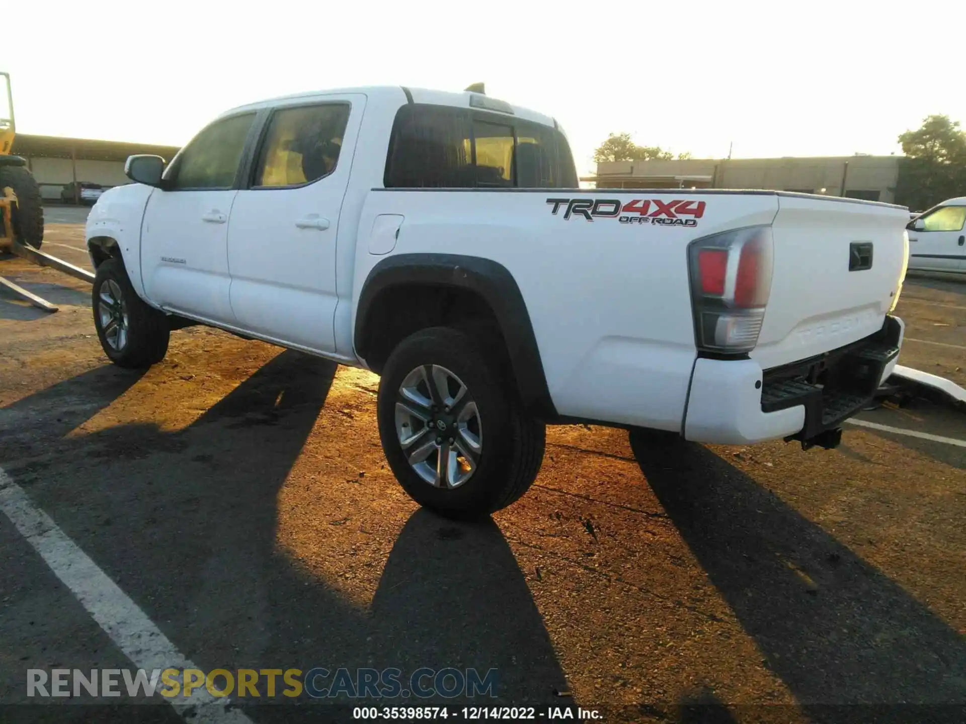 3 fotografías del automóvil dañado 5TFCZ5AN7MX268857 TOYOTA TACOMA 4WD 2021