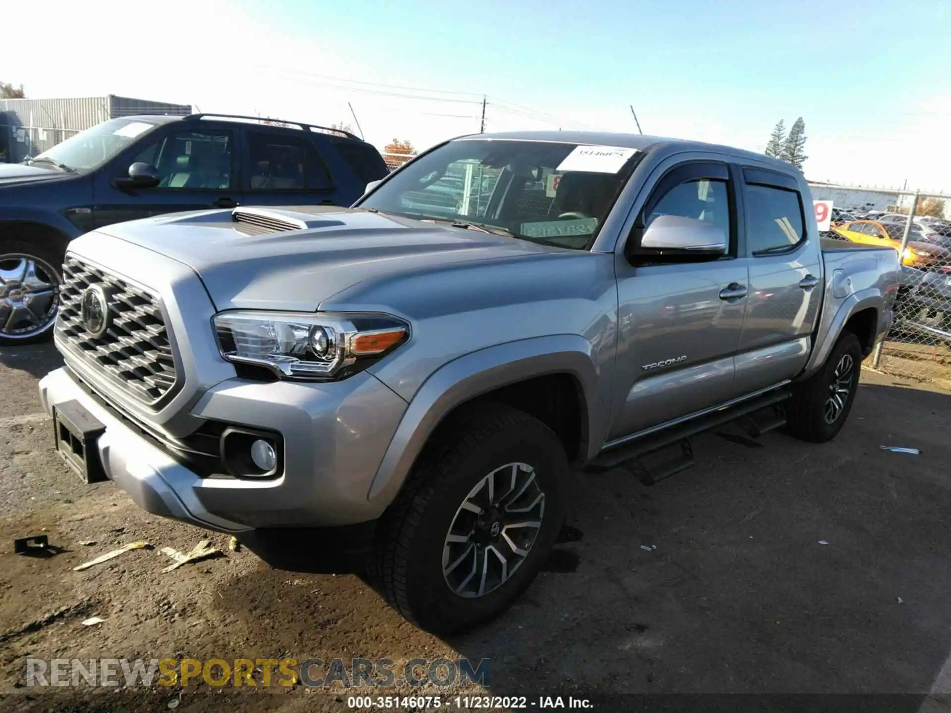 2 fotografías del automóvil dañado 5TFCZ5ANXMX266813 TOYOTA TACOMA 4WD 2021