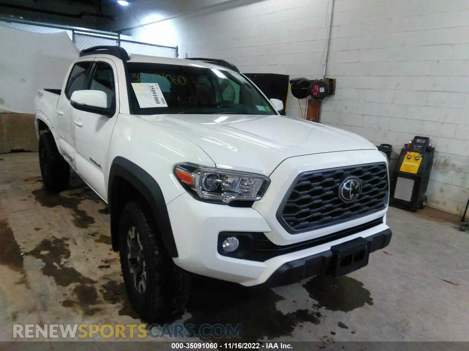 1 Photograph of a damaged car 3TYCZ5AN6NT067866 TOYOTA TACOMA 4WD 2022