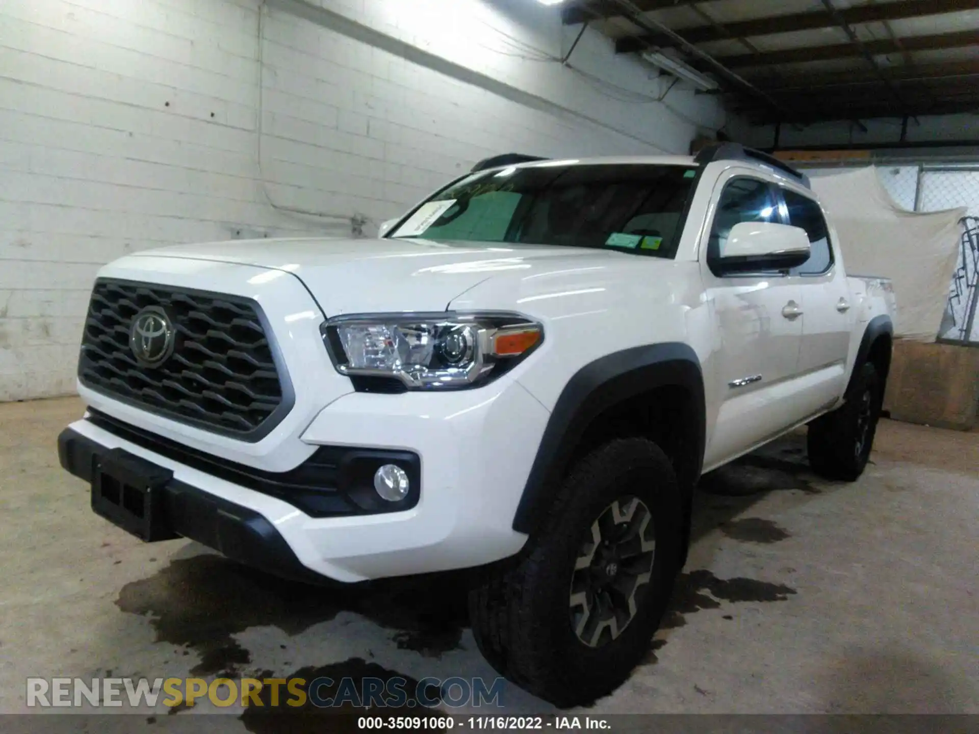2 Photograph of a damaged car 3TYCZ5AN6NT067866 TOYOTA TACOMA 4WD 2022