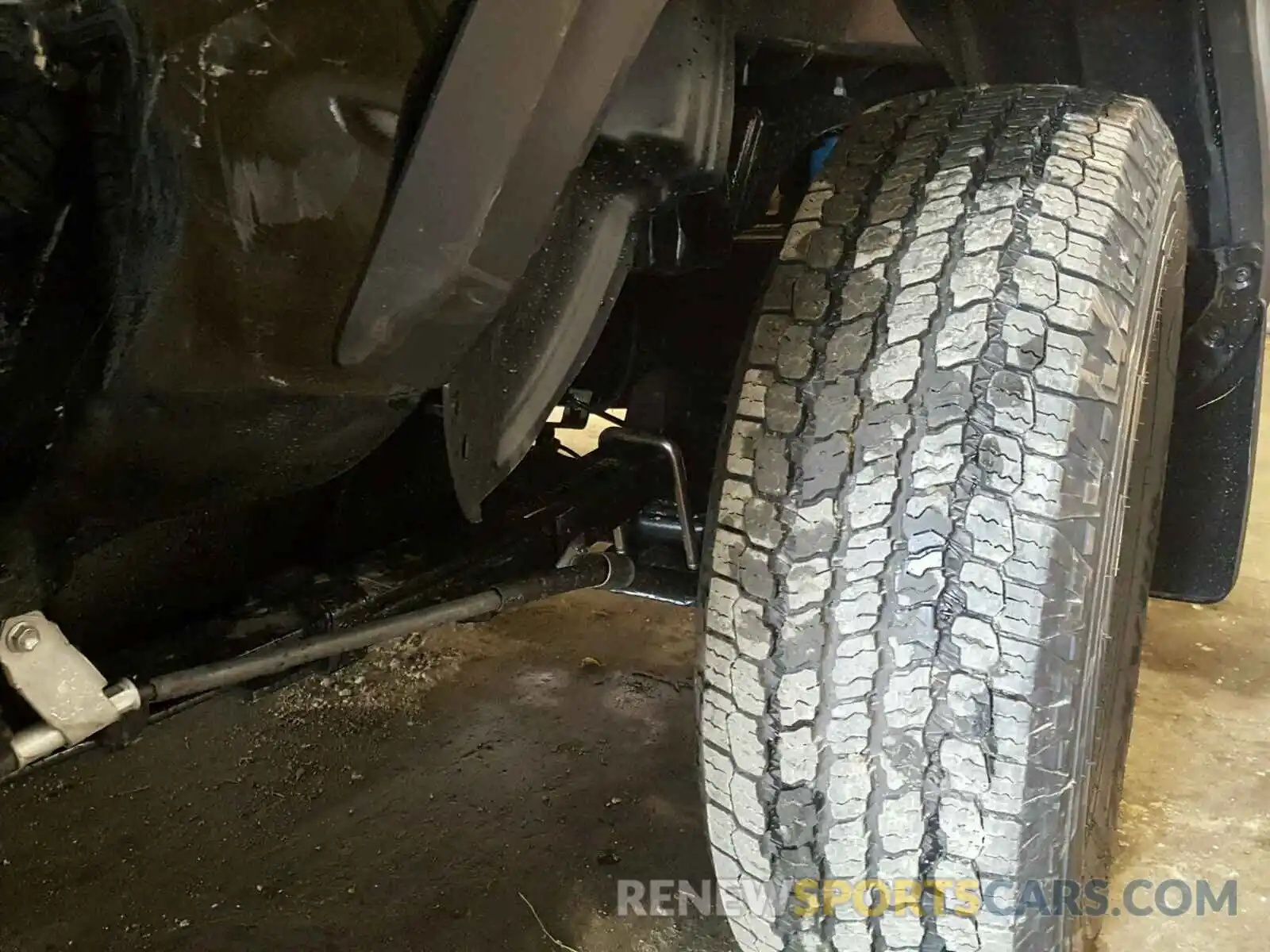 9 Photograph of a damaged car 5TFSZ5AN2KX168934 TOYOTA TACOMA ACC 2019