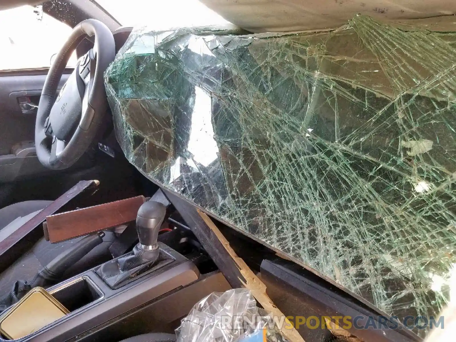 9 Photograph of a damaged car 3TMCZ5AN2KM237647 TOYOTA TACOMA DOU 2019