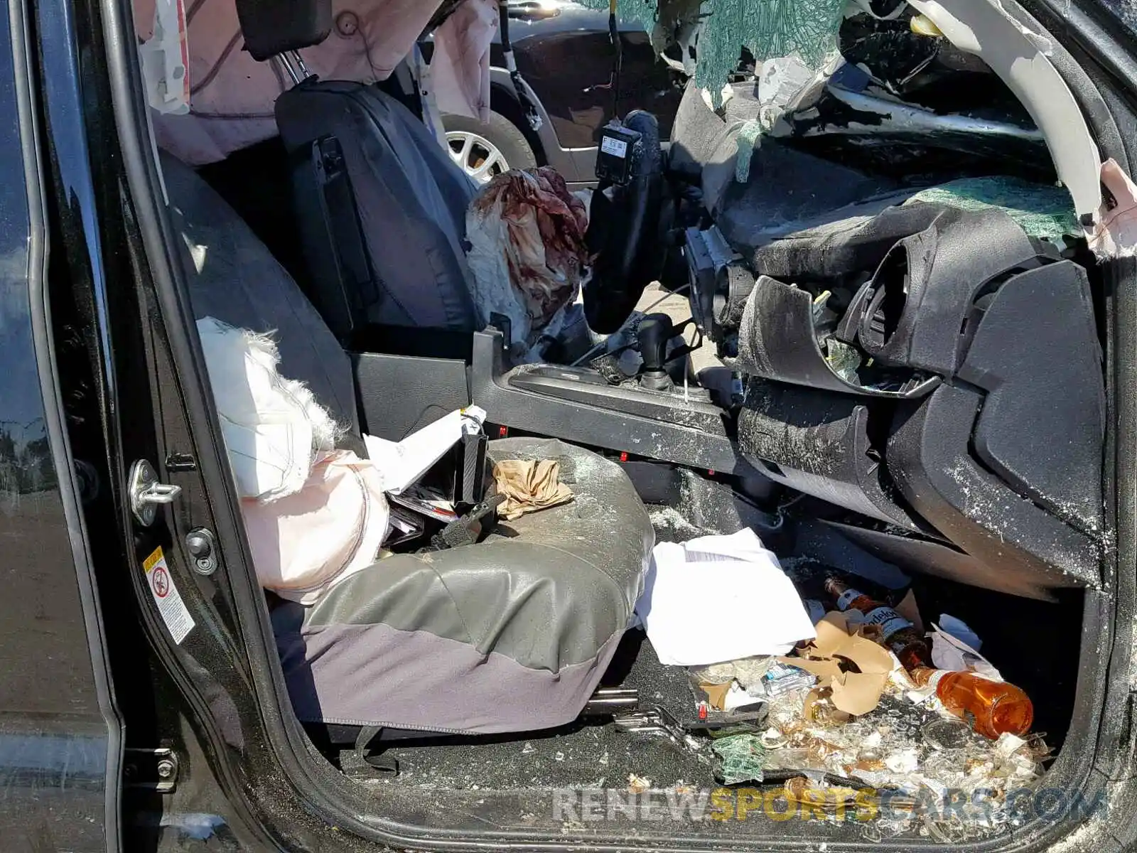 5 Photograph of a damaged car 5TFAX5GN1KX135836 TOYOTA TACOMA DOU 2019