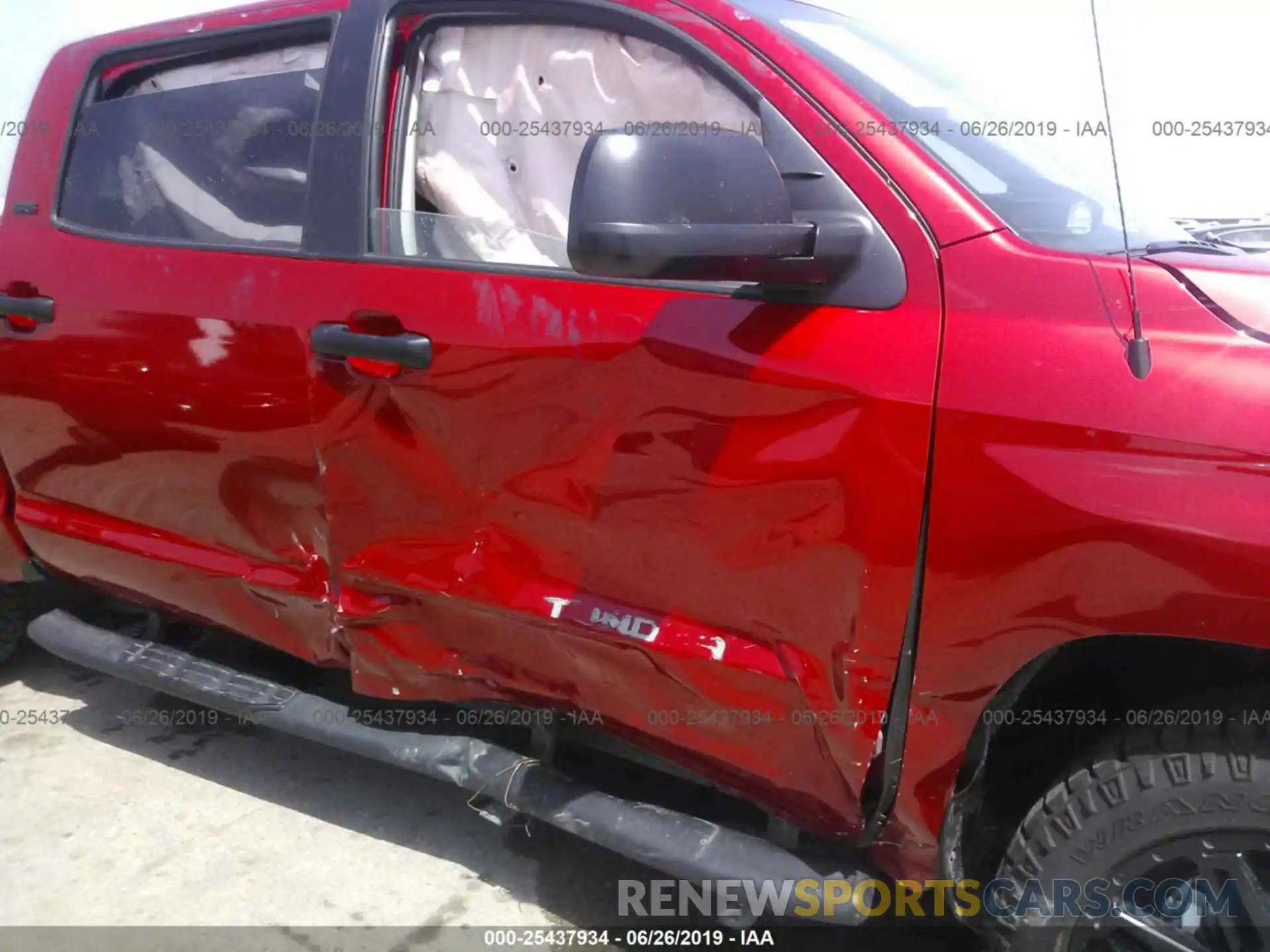 6 Photograph of a damaged car 5TFEM5F10KX137585 TOYOTA TUNDRA 2019