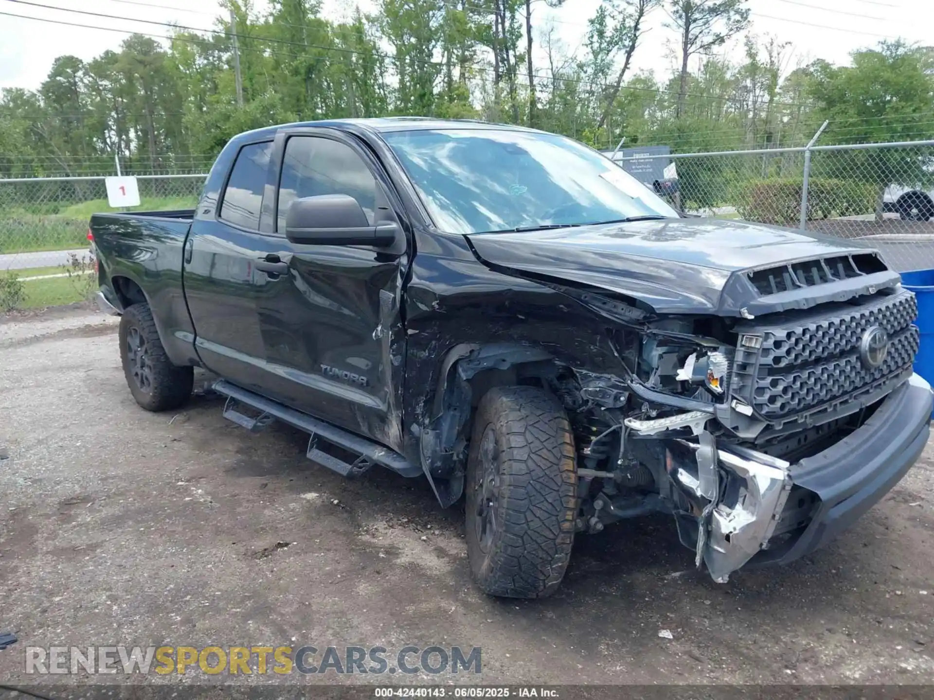 1 Фотография поврежденного автомобиля 5TFRY5F12LX266998 TOYOTA TUNDRA 2020