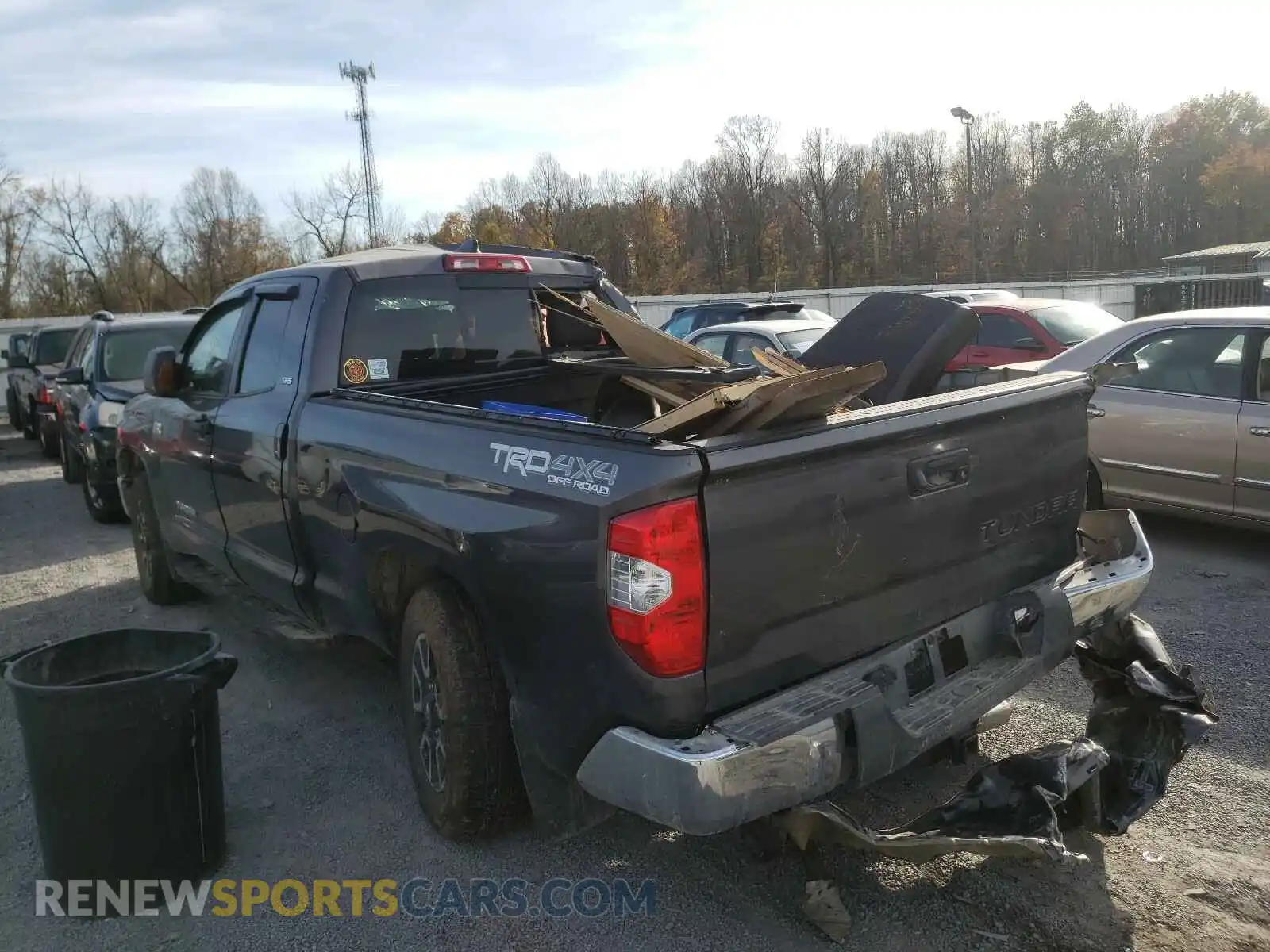 3 Фотография поврежденного автомобиля 5TFUY5F12LX901311 TOYOTA TUNDRA 2020